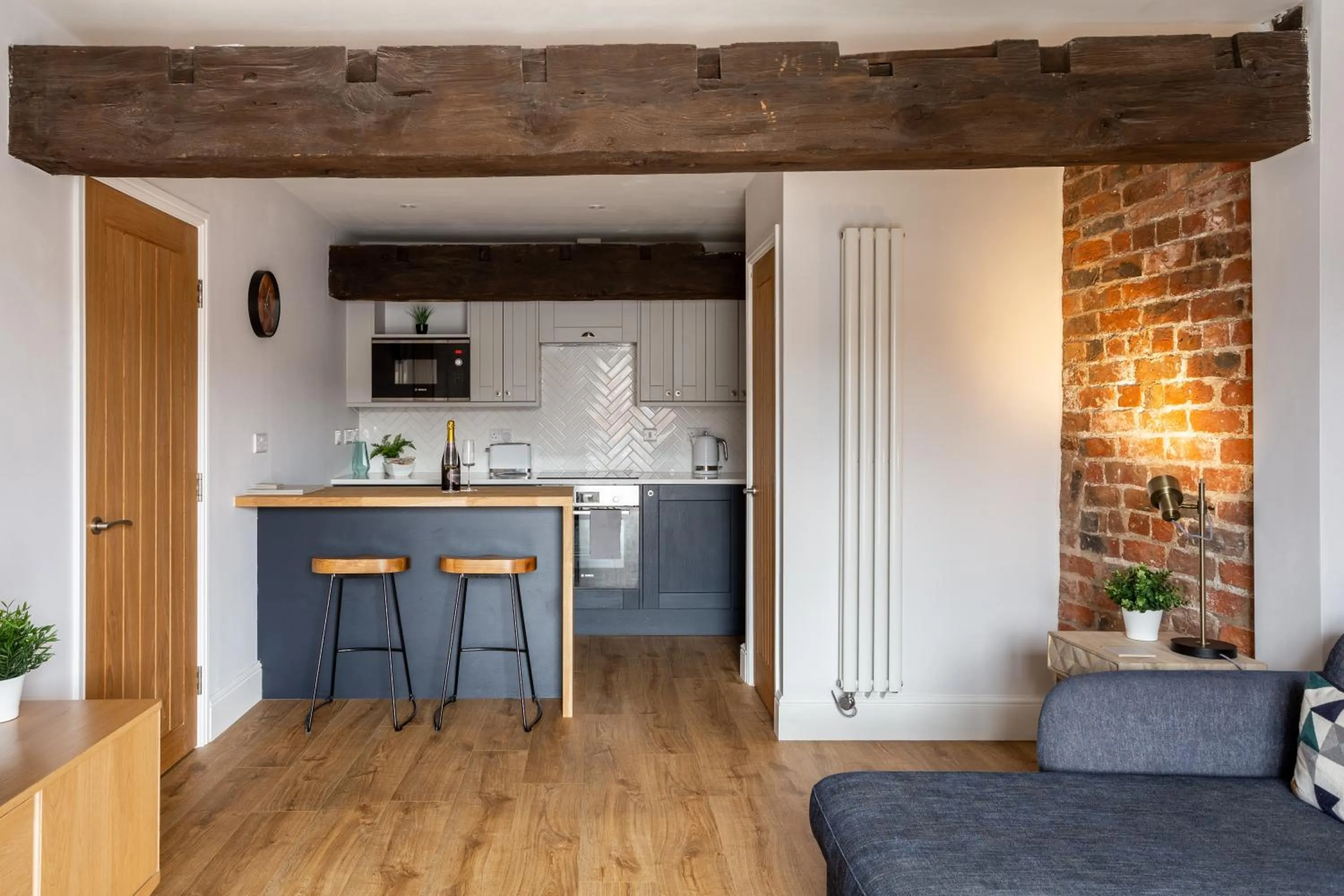 Kitchen or kitchenette in Luxury Apartment Woodsmill View - on the river - with balcony - Recently refurbished
