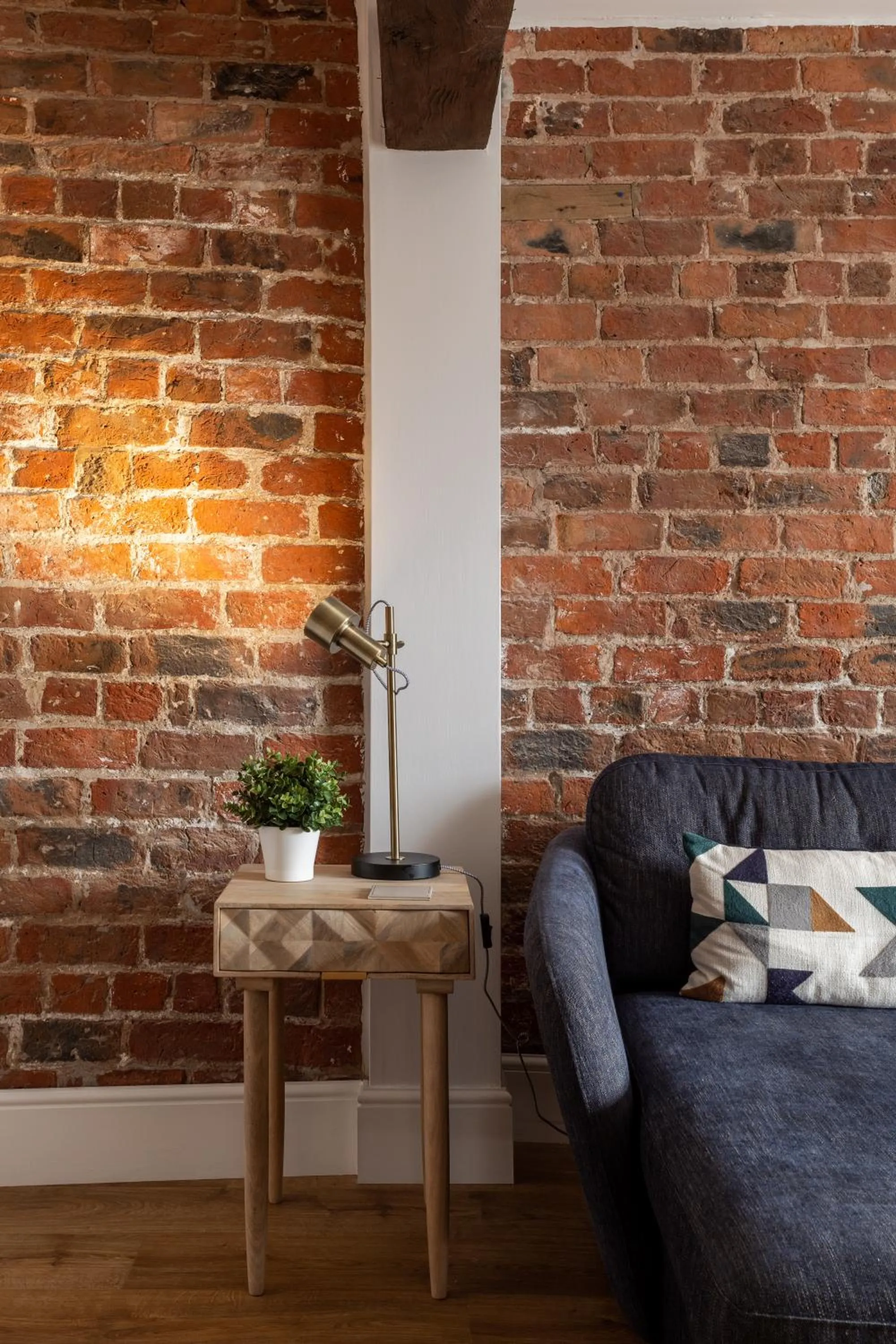 Living room, Bed in Luxury Apartment Woodsmill View - on the river - with balcony - Recently refurbished