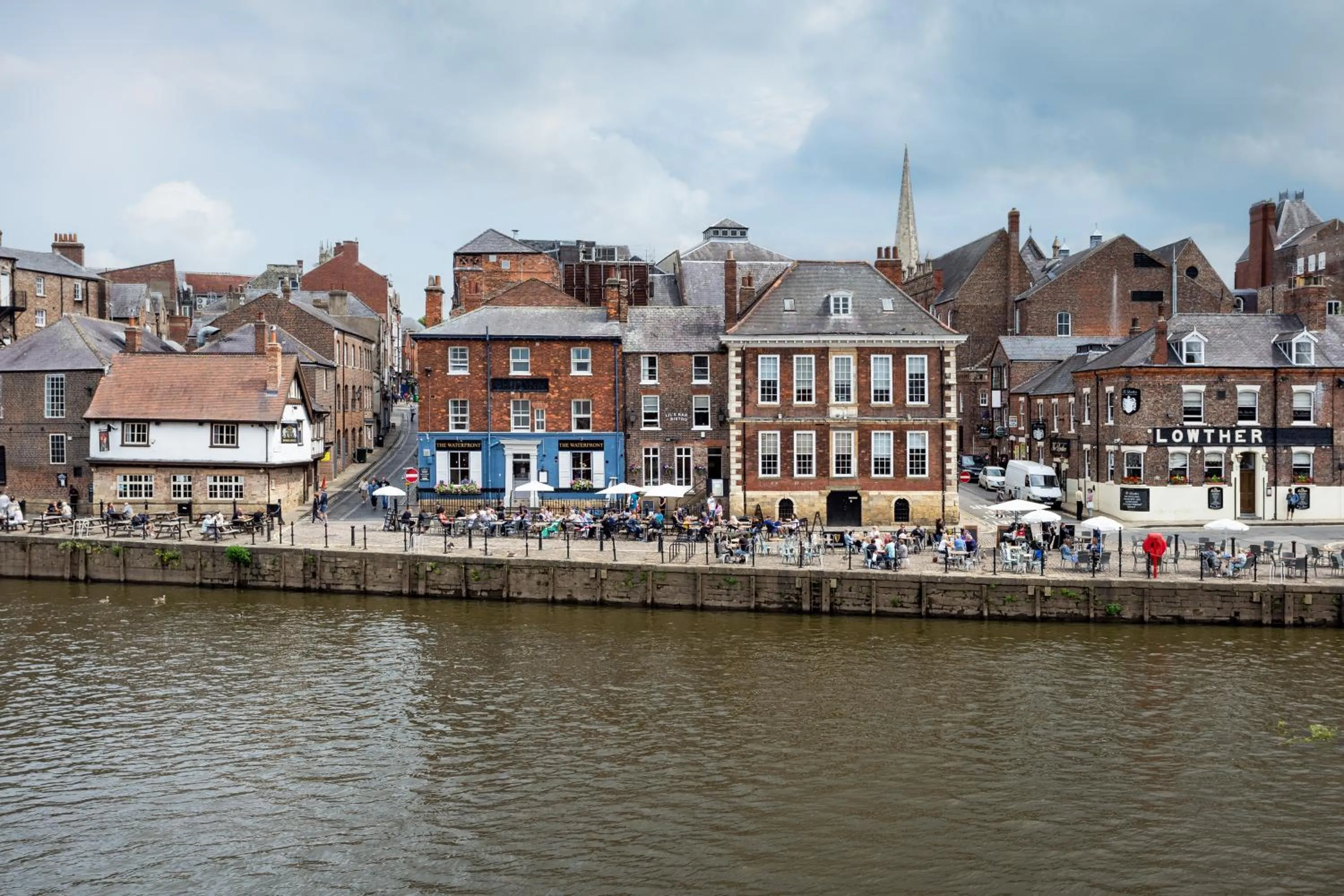 City view in Luxury Apartment Woodsmill View - on the river - with balcony - Recently refurbished