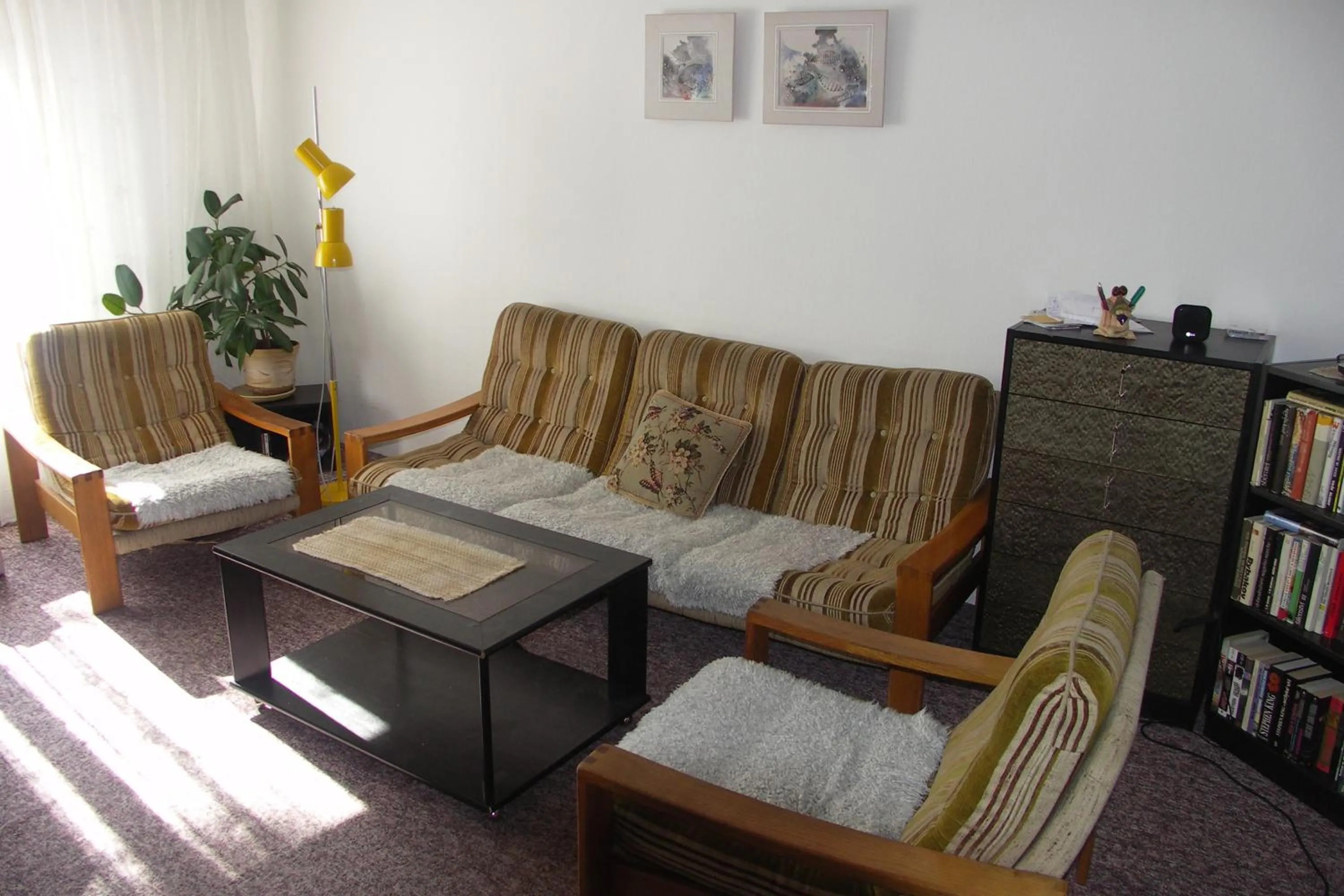 Communal lounge/ TV room in Edy Dum