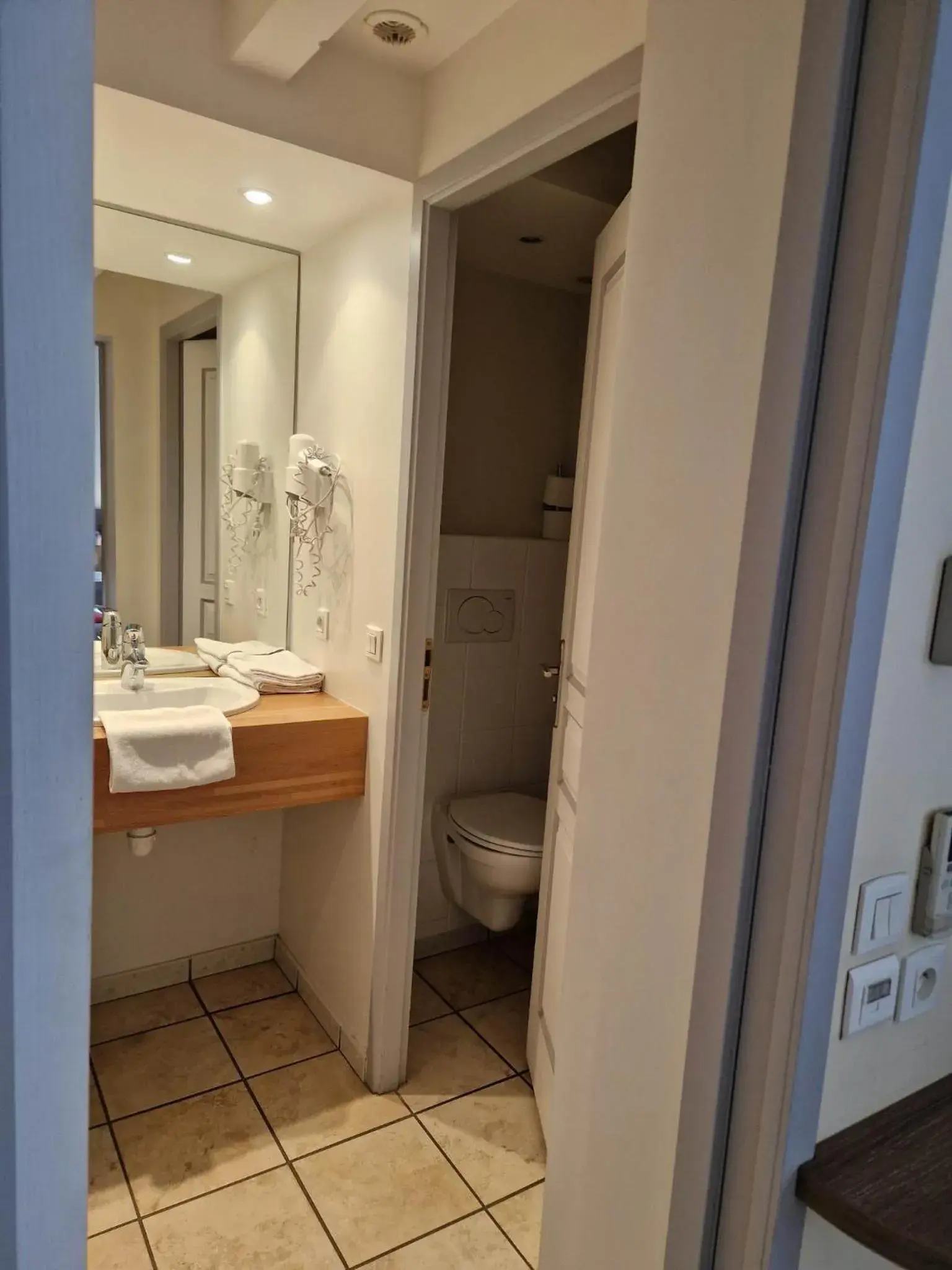 Comfort Double Room in Hôtel Restaurant Logis Le Relais du Vivarais Comfort Double Room in Hôtel Restaurant Logis Le Relais du Vivarais