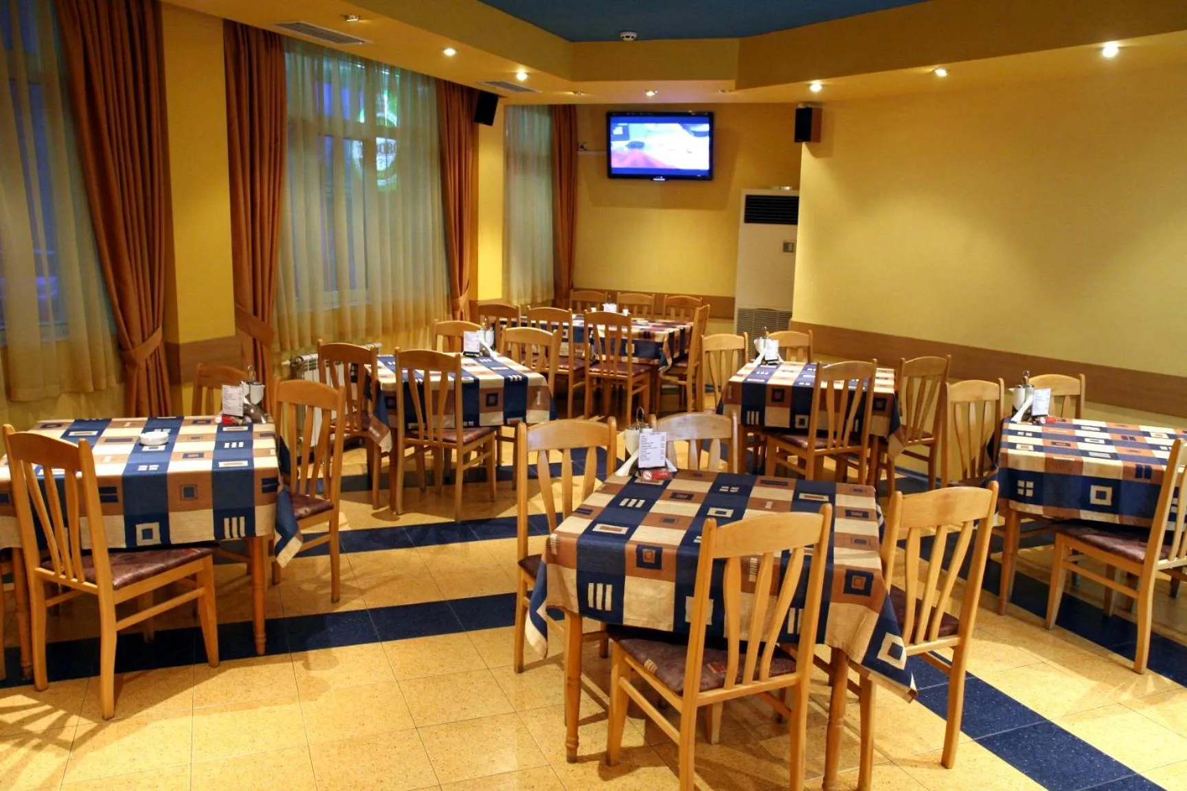 Lounge or bar in Hotel Mehdjarel