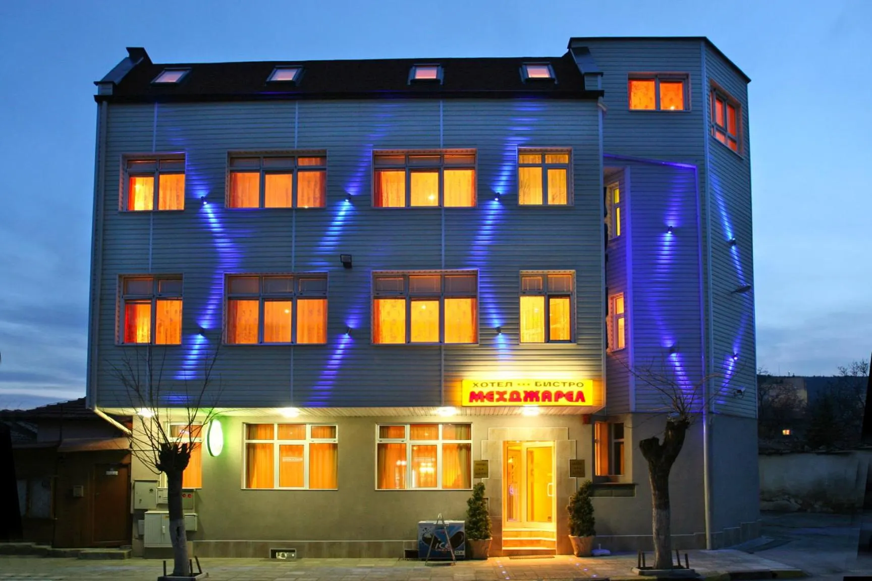 Facade/entrance in Hotel Mehdjarel