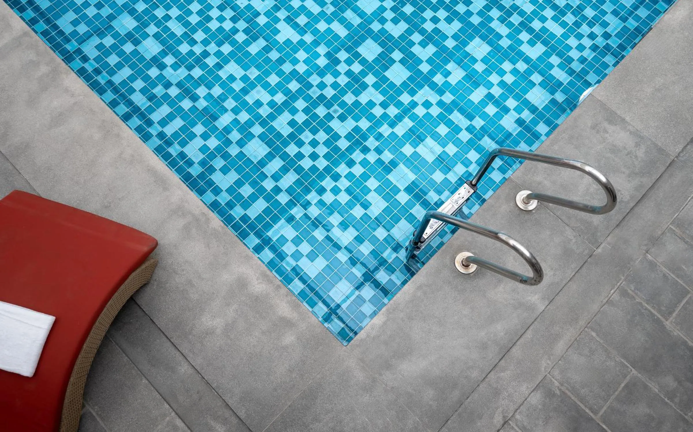 Swimming pool in Ginger Kochi MG Road