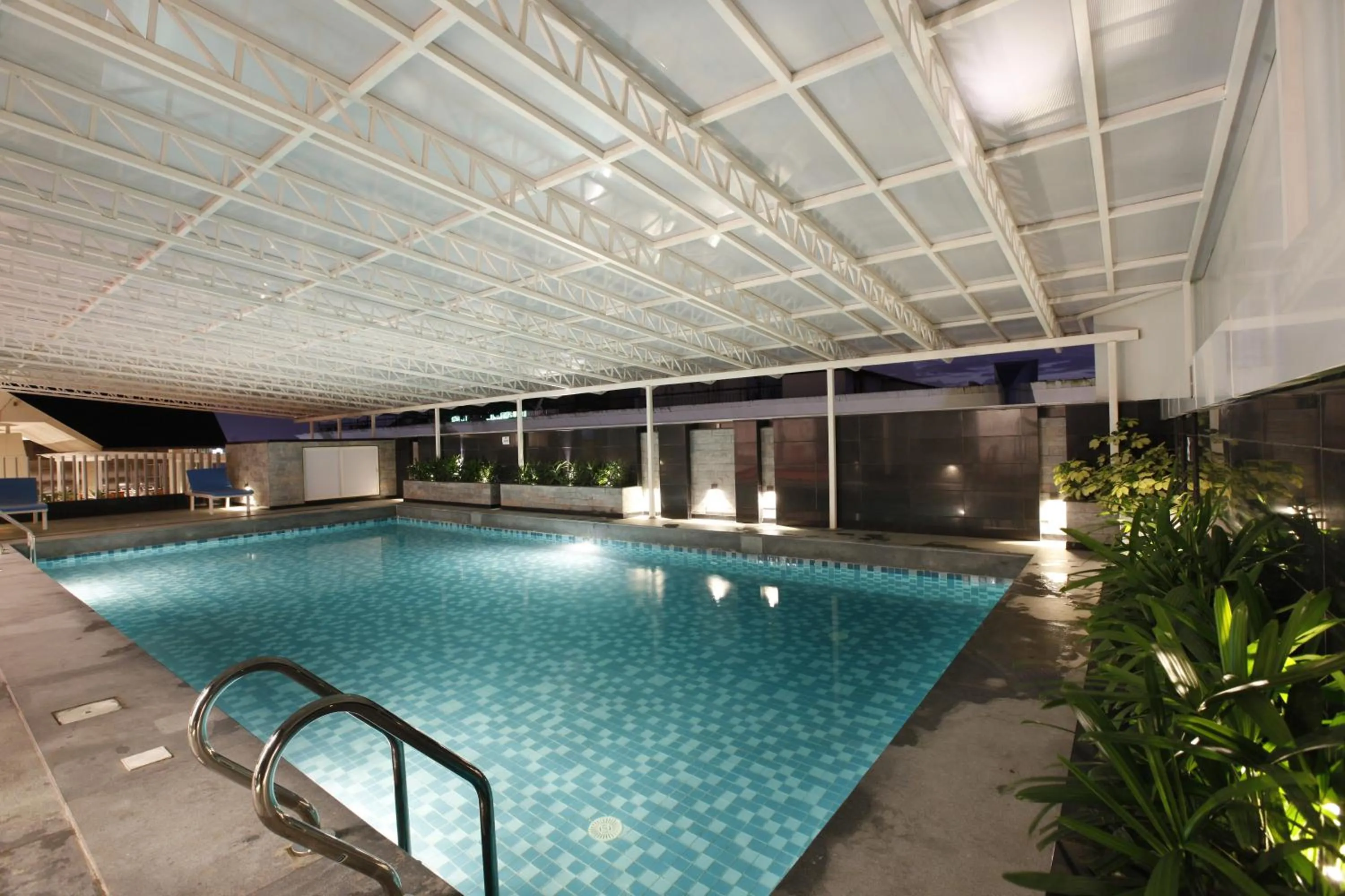 Swimming pool in Ginger Kochi MG Road