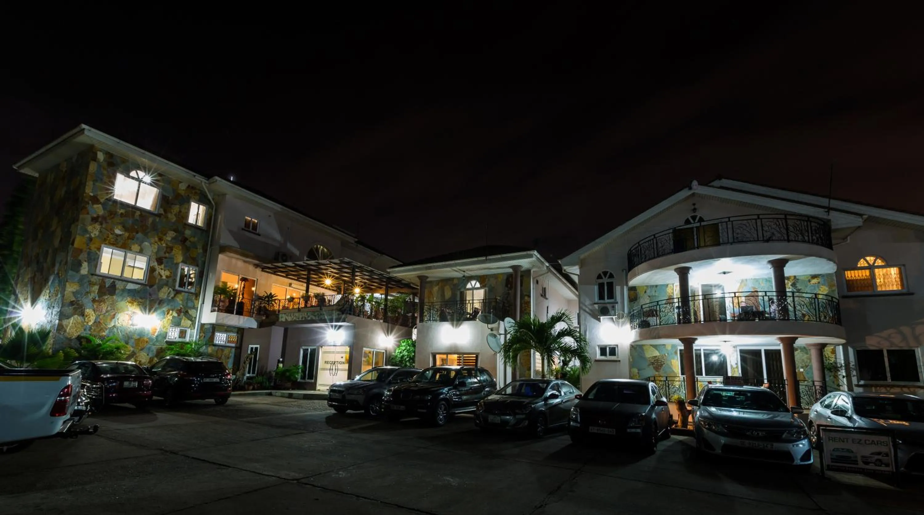 Facade/entrance in Midindi Hotel