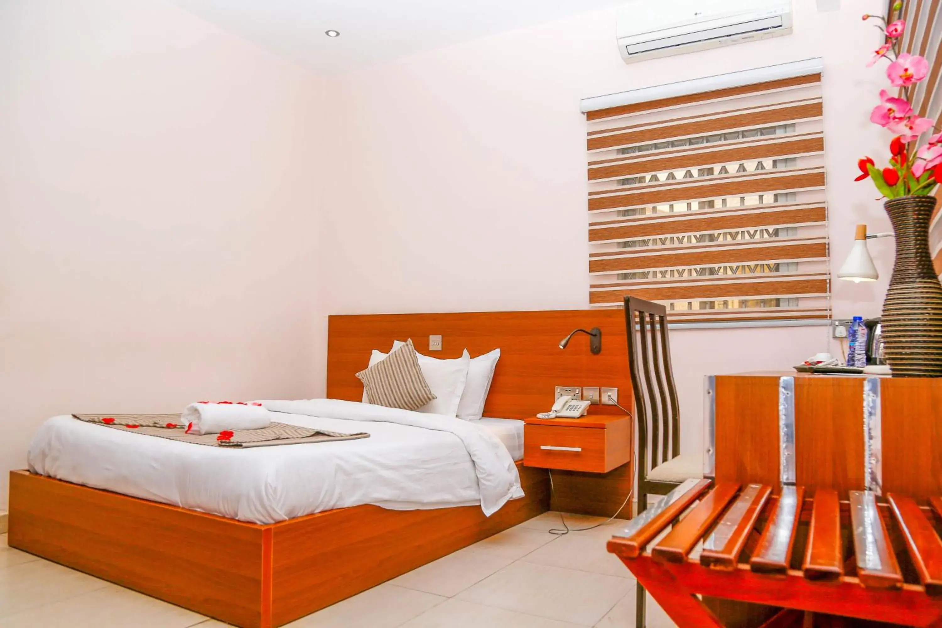 Standard Single Room - single occupancy in Midindi Hotel Standard Single Room - single occupancy in Midindi Hotel