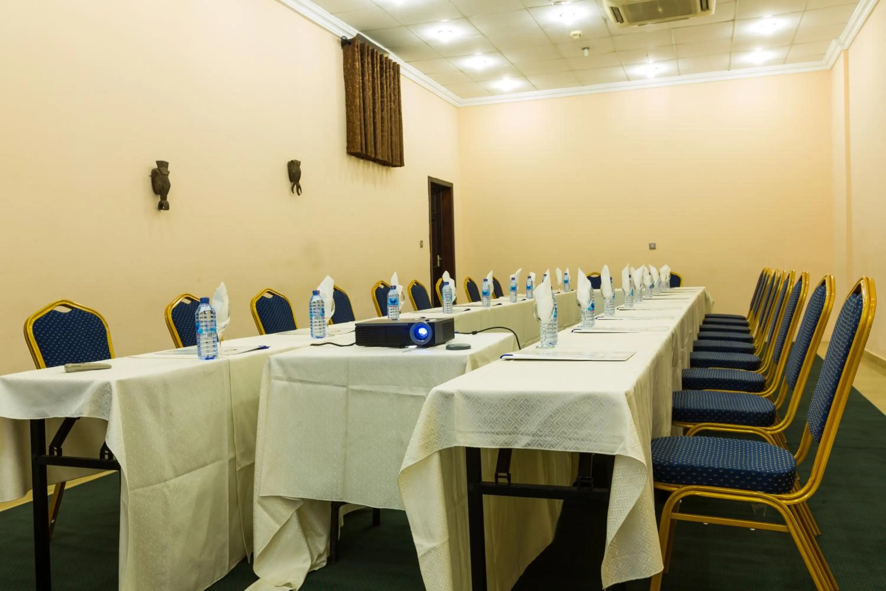 Meeting/conference room in Midindi Hotel