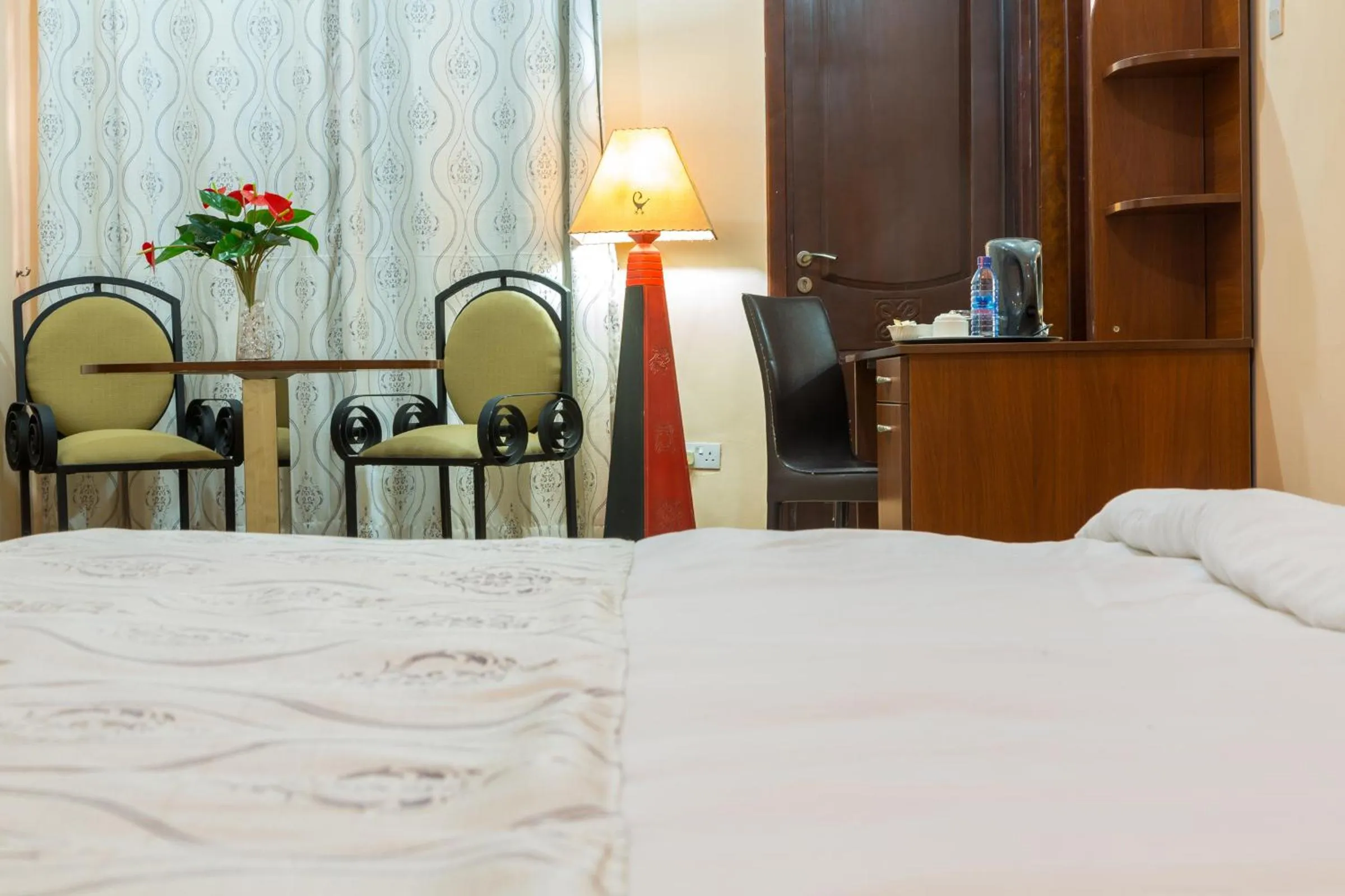 Bedroom, Bed in Midindi Hotel