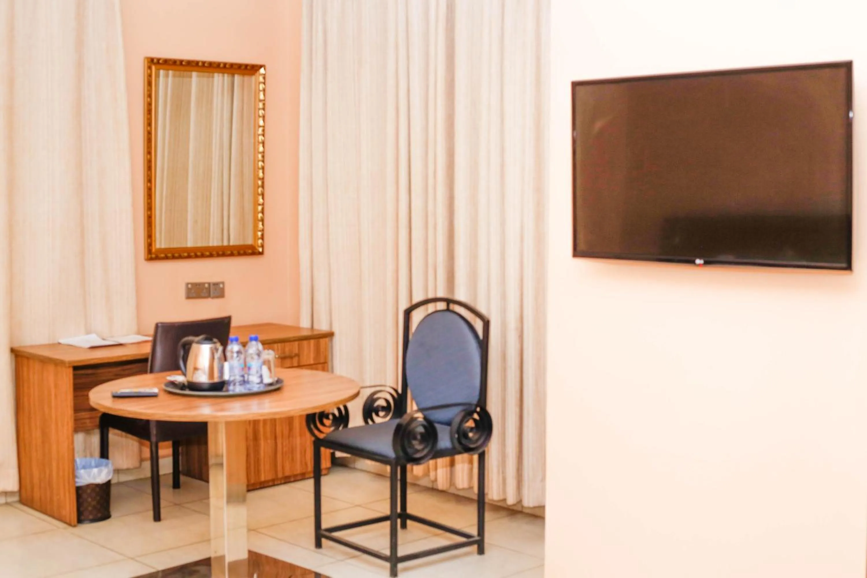 Bedroom in Midindi Hotel