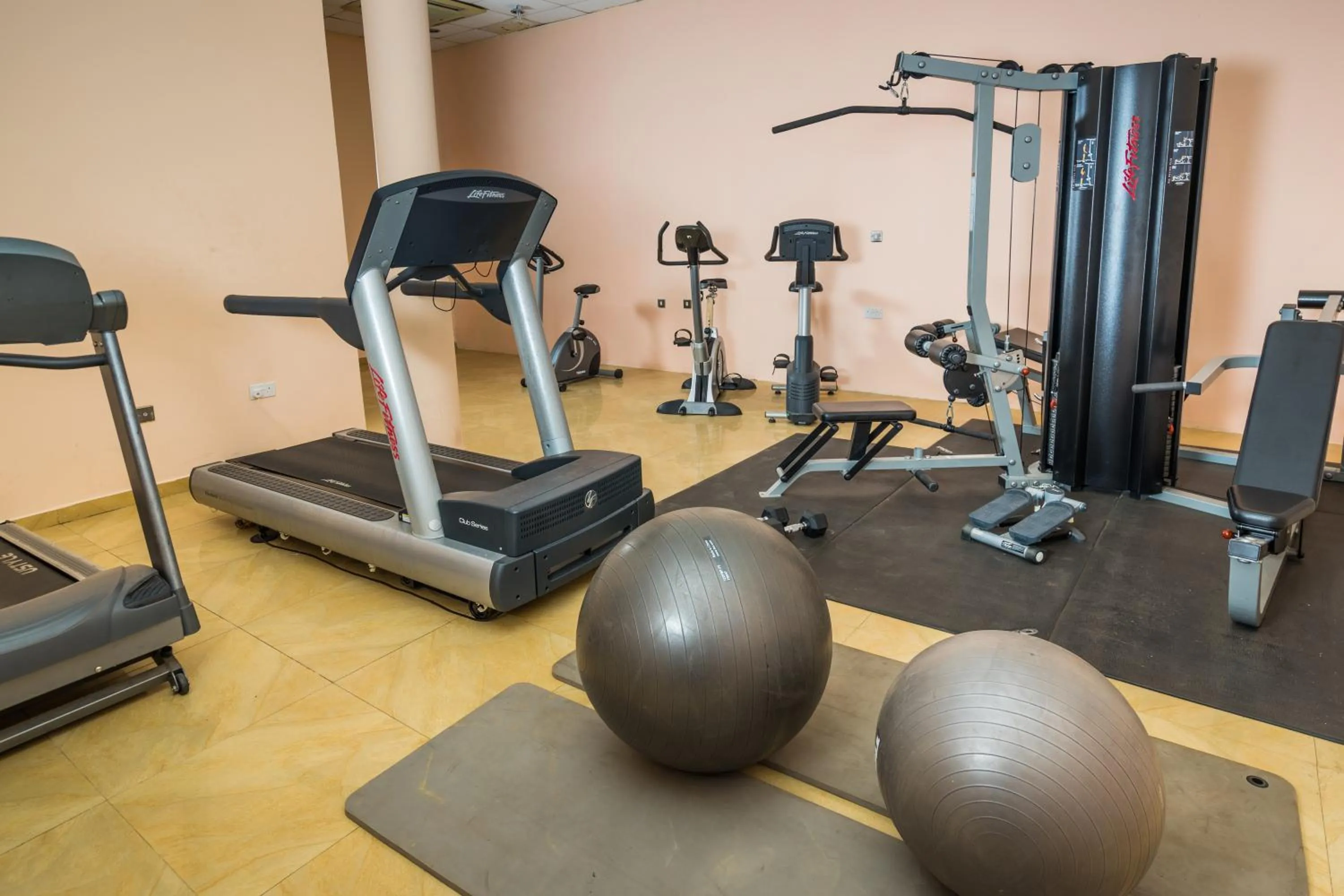 Fitness centre/facilities in Midindi Hotel