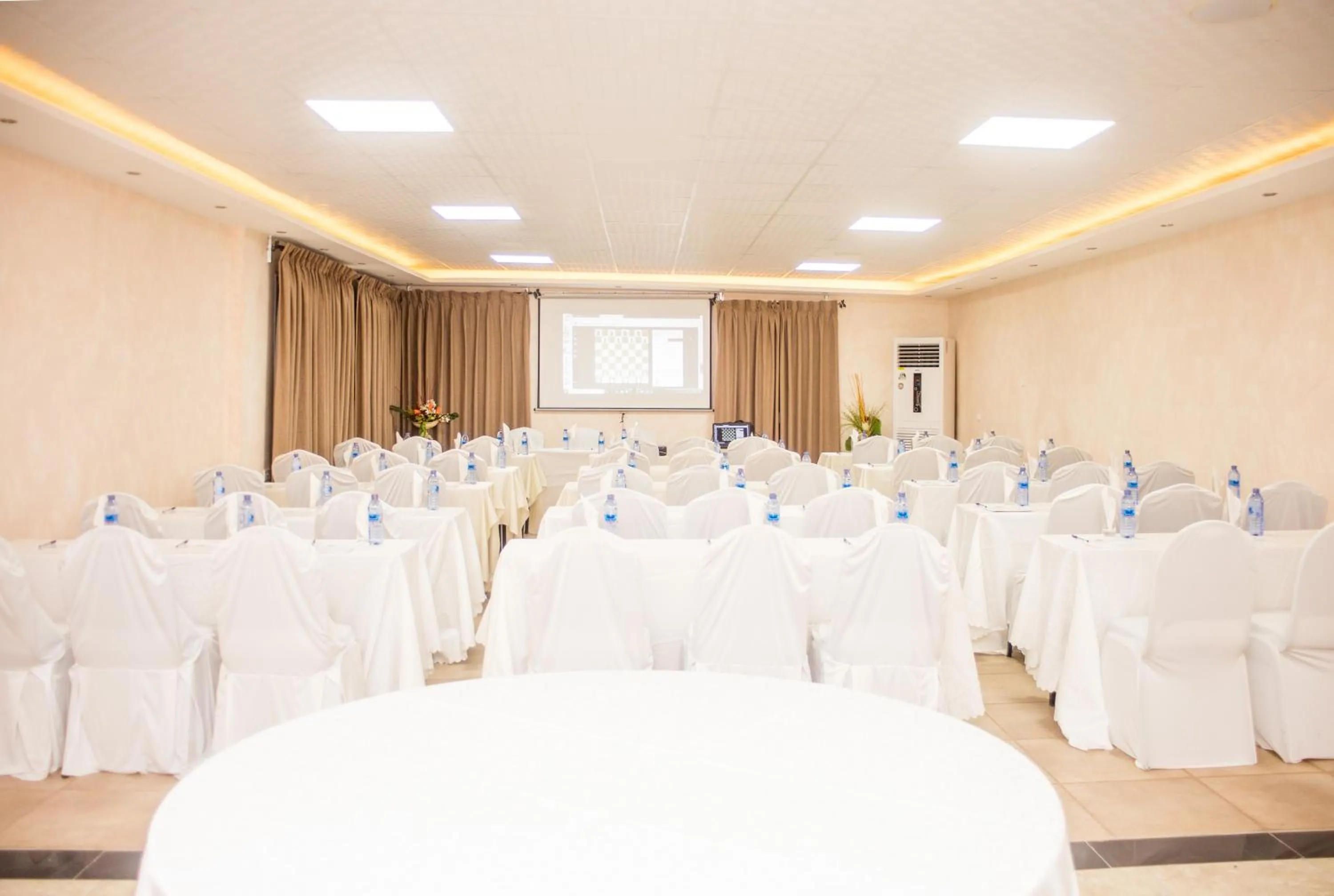 Meeting/conference room in Midindi Hotel