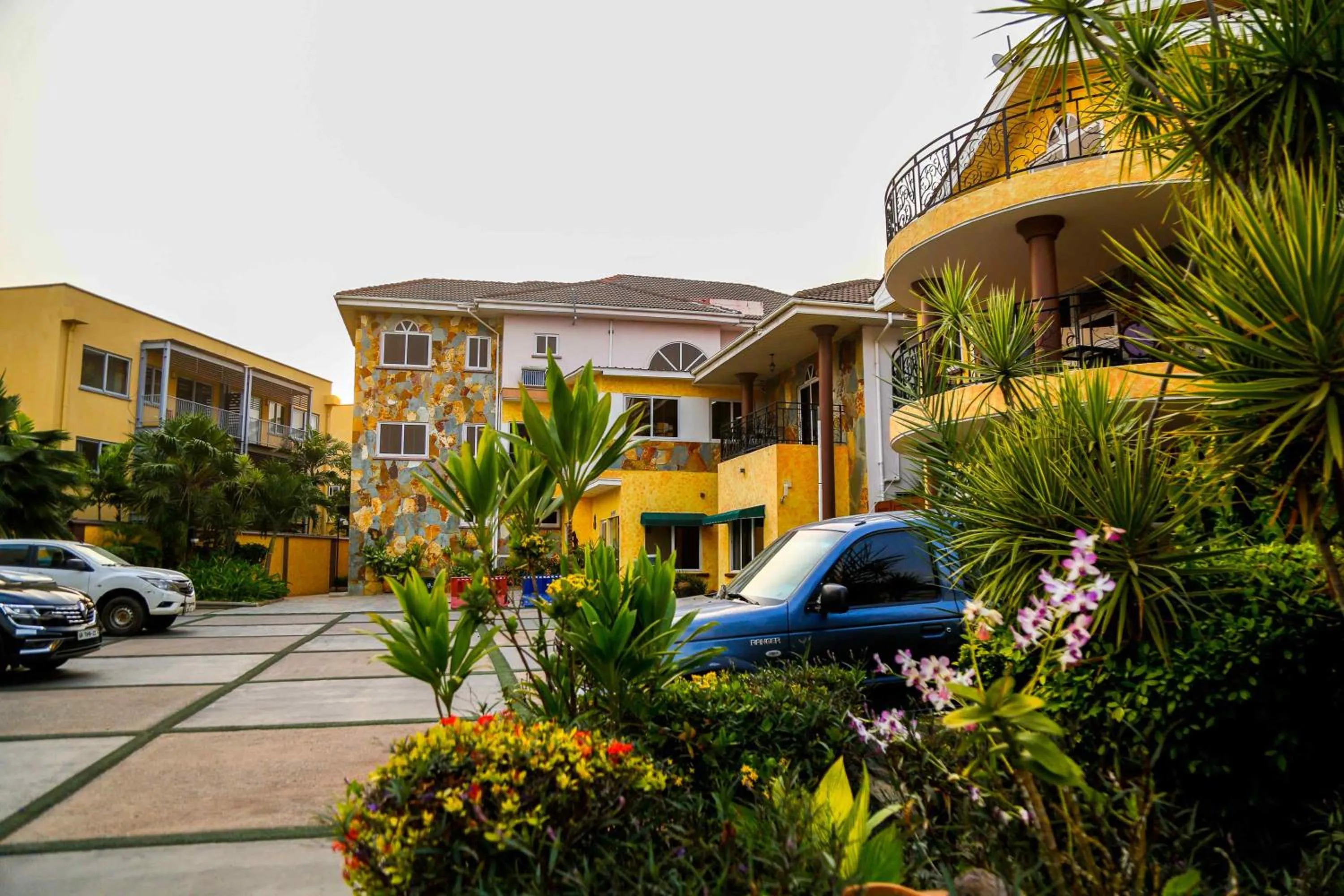 Parking in Midindi Hotel