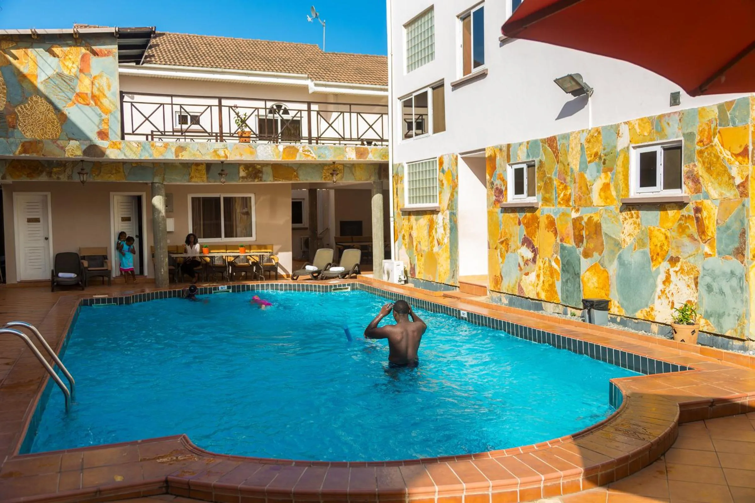 Swimming pool in Midindi Hotel