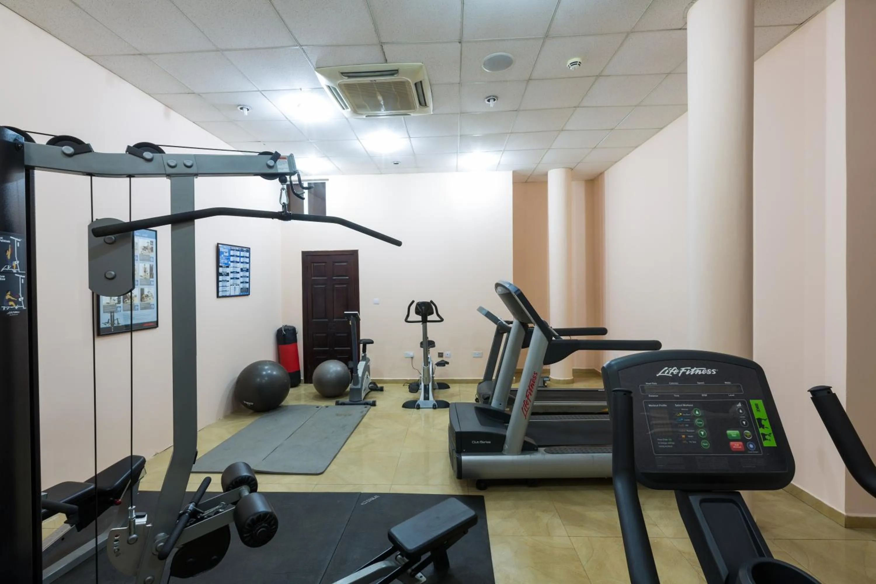 Fitness centre/facilities in Midindi Hotel