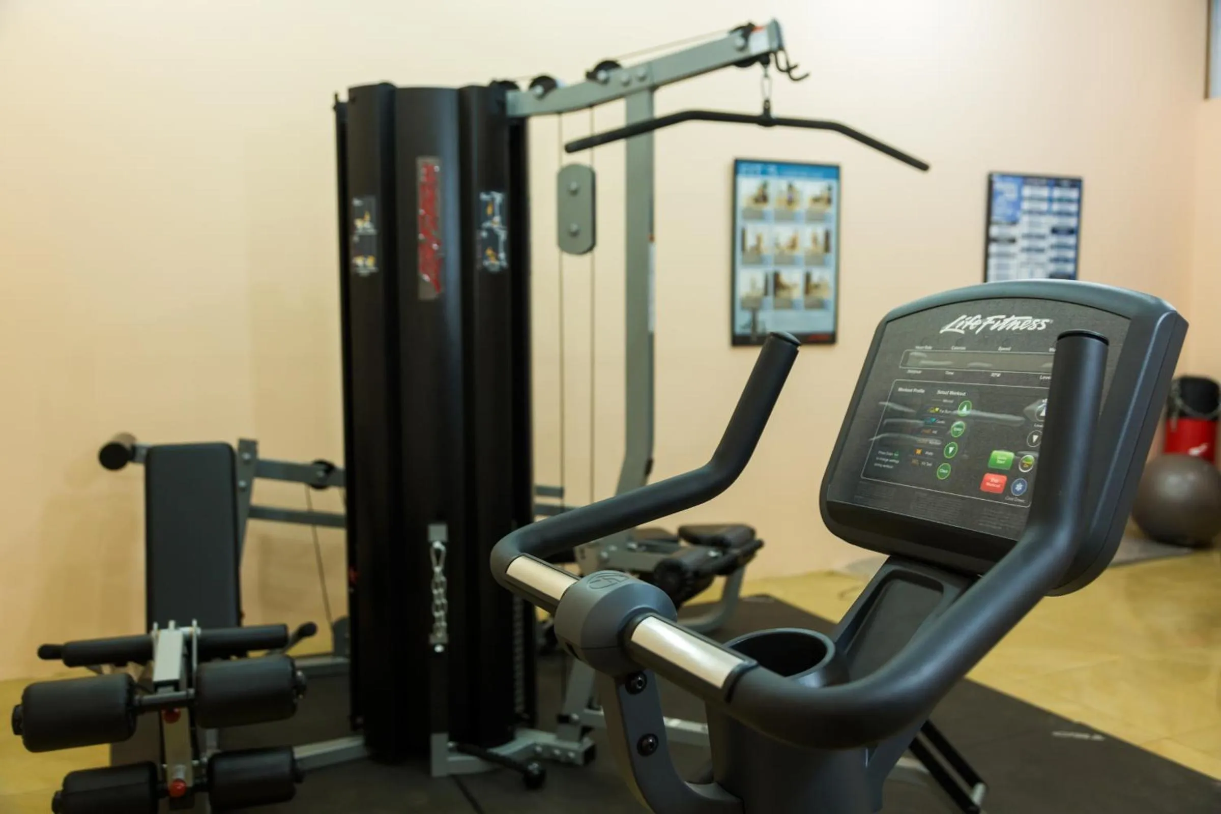 Fitness centre/facilities in Midindi Hotel