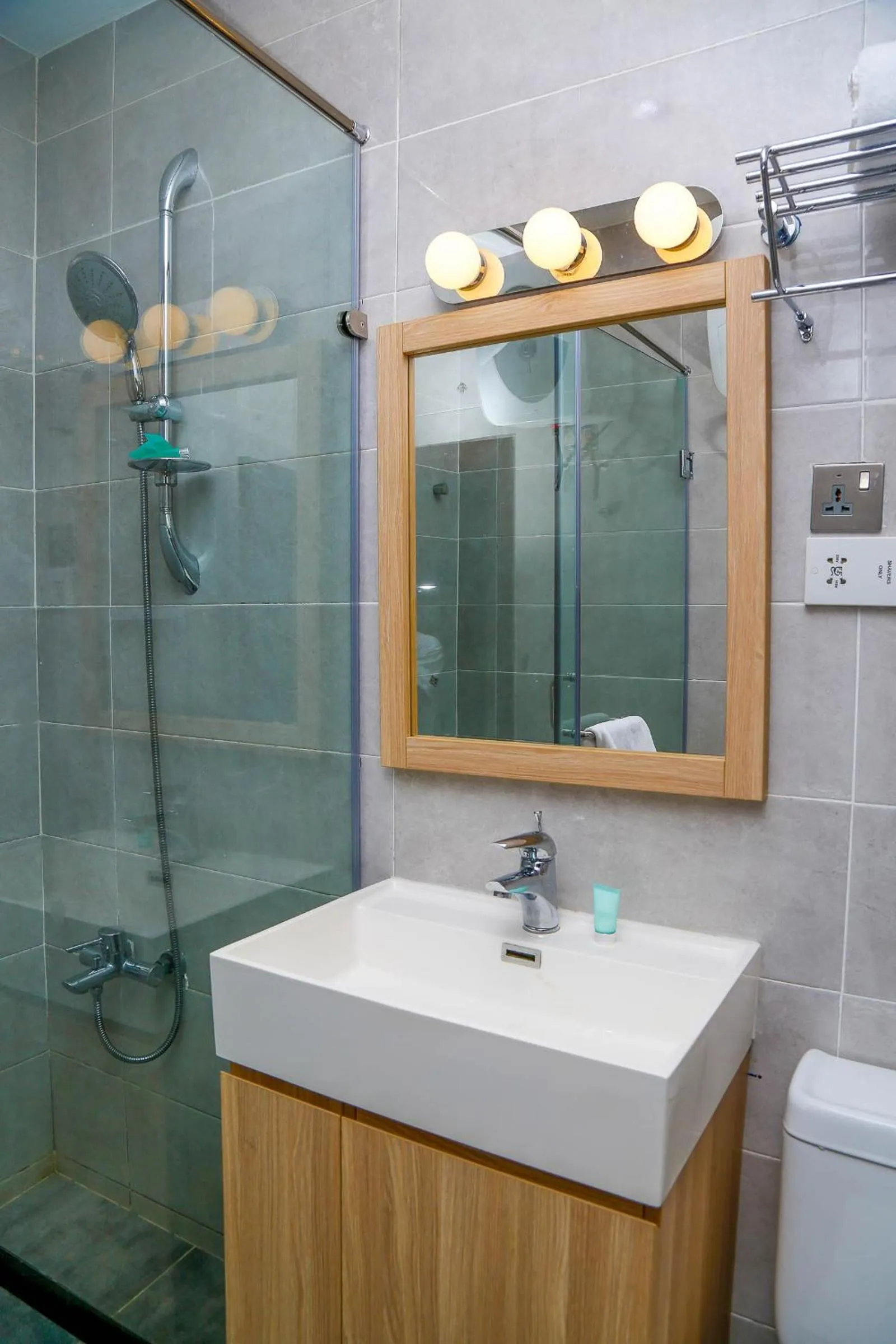 Bathroom in Midindi Hotel