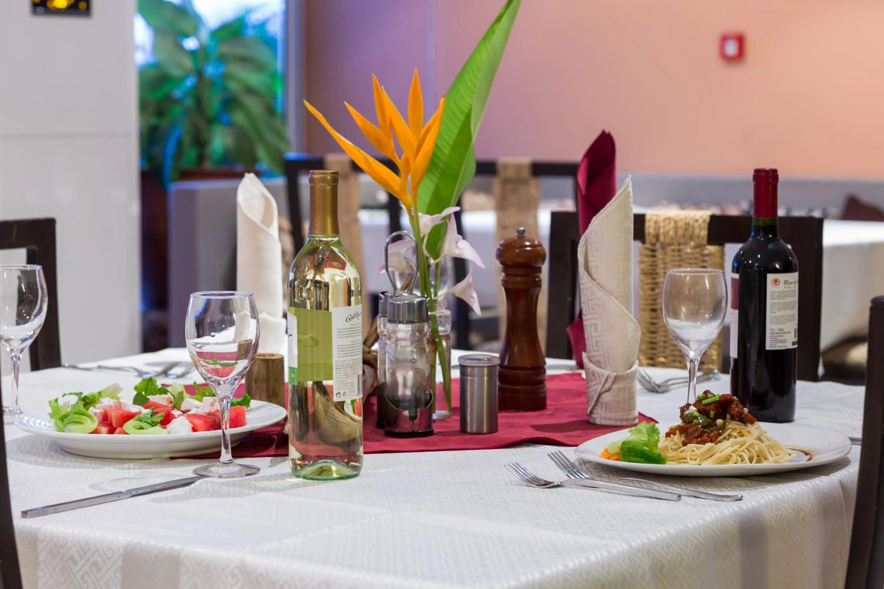 Food and drinks in Midindi Hotel