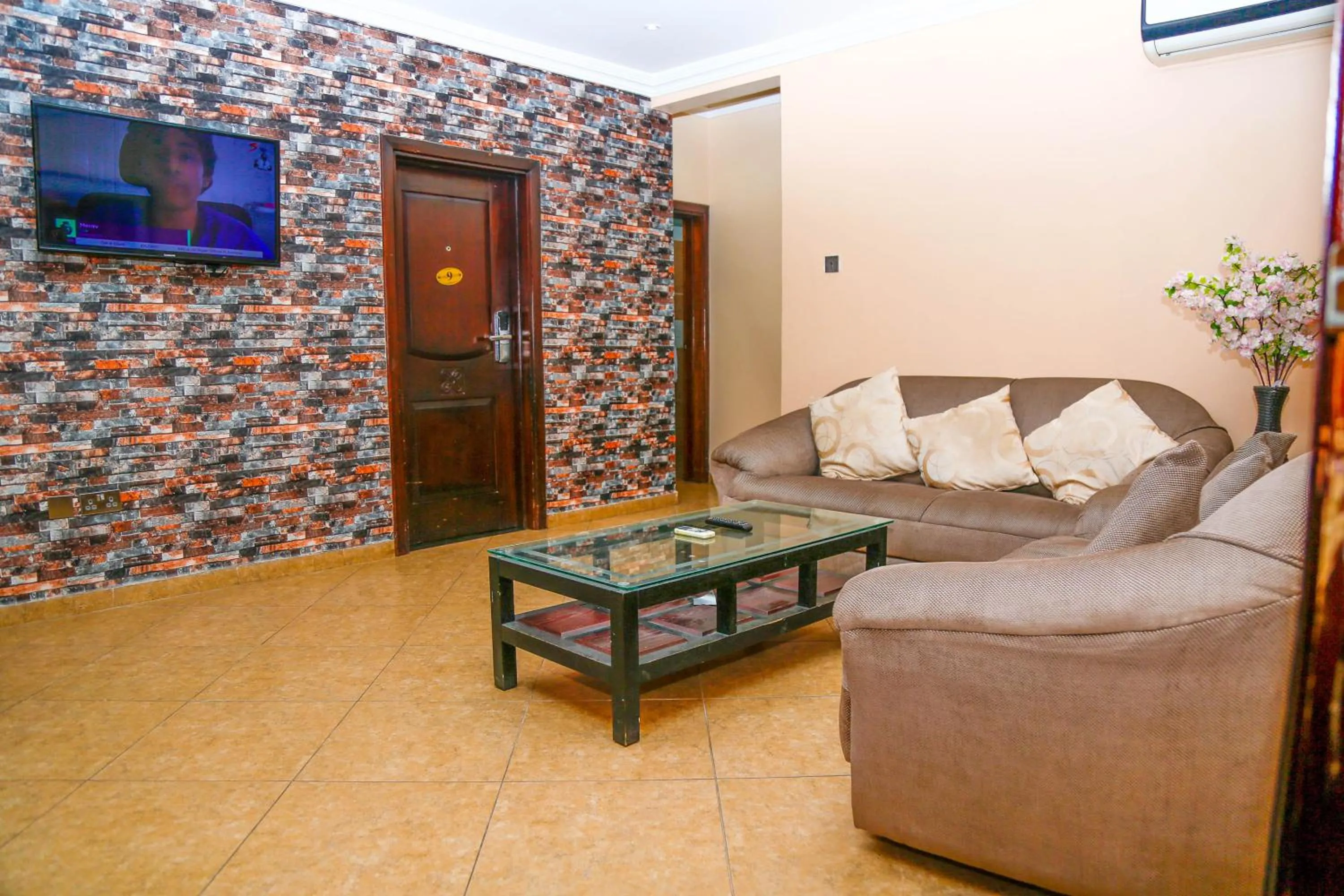 TV and multimedia in Midindi Hotel
