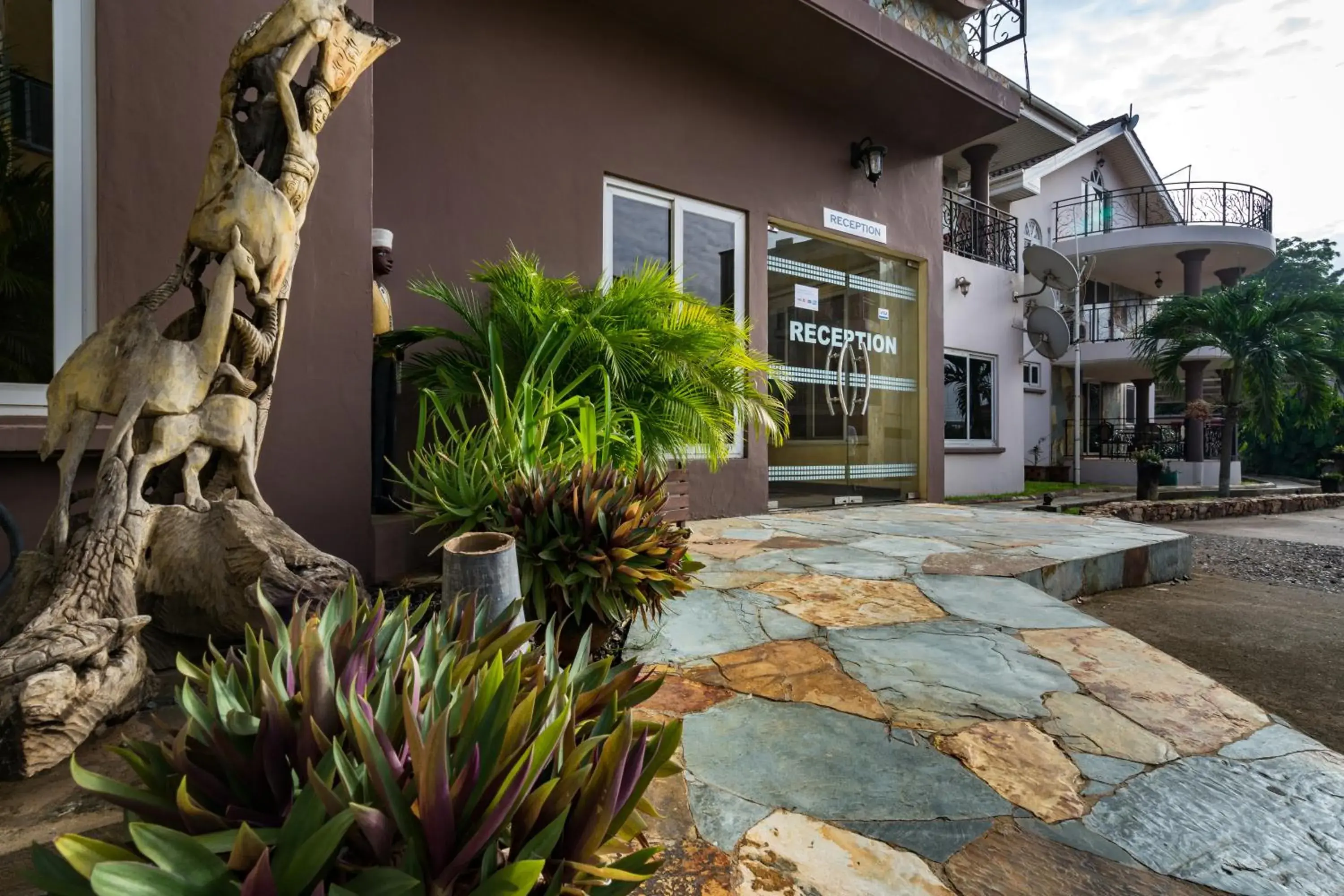 Facade/entrance in Midindi Hotel Facade/entrance in Midindi Hotel