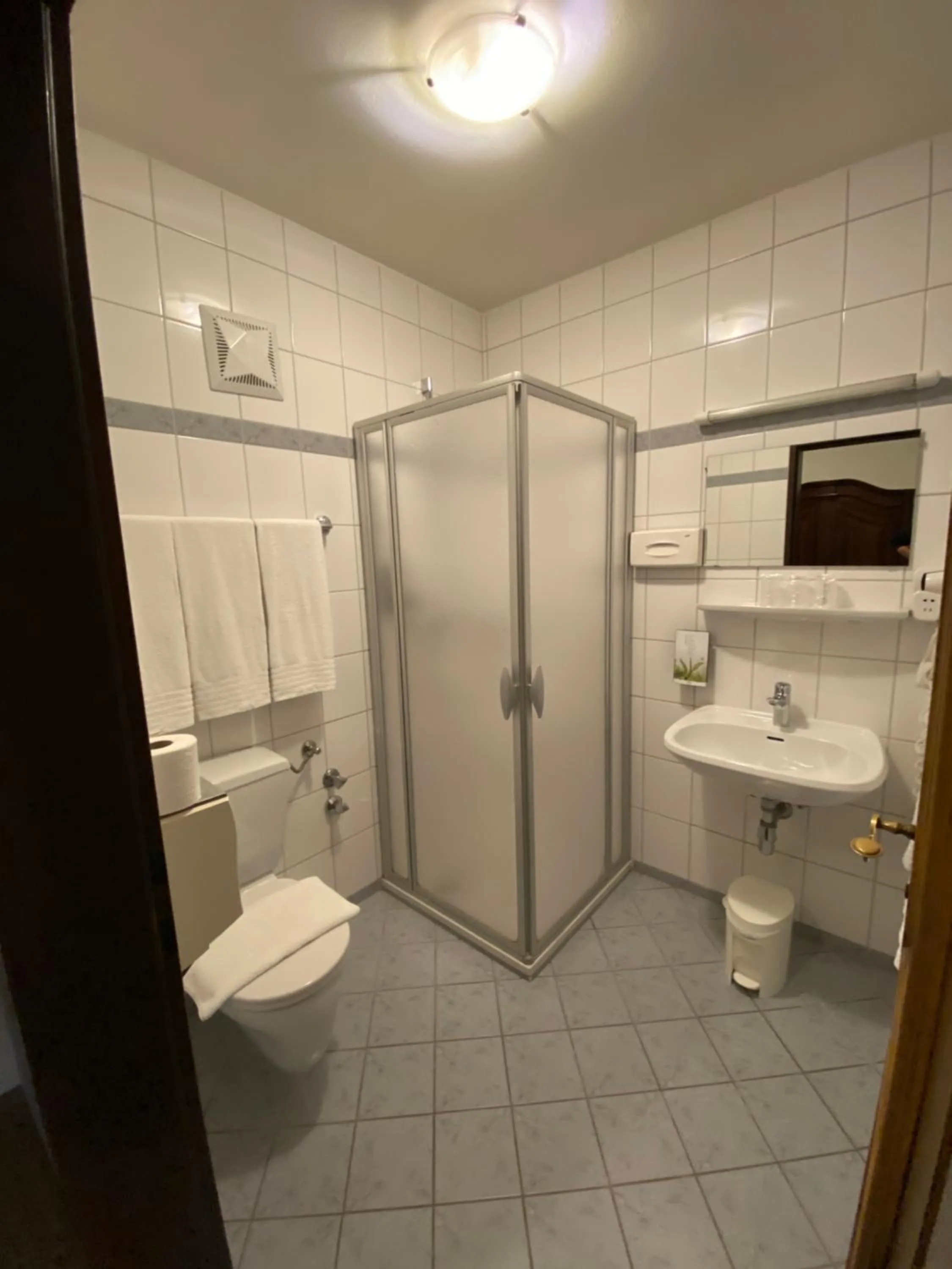 Shower in Mama Muh Self-Check-in