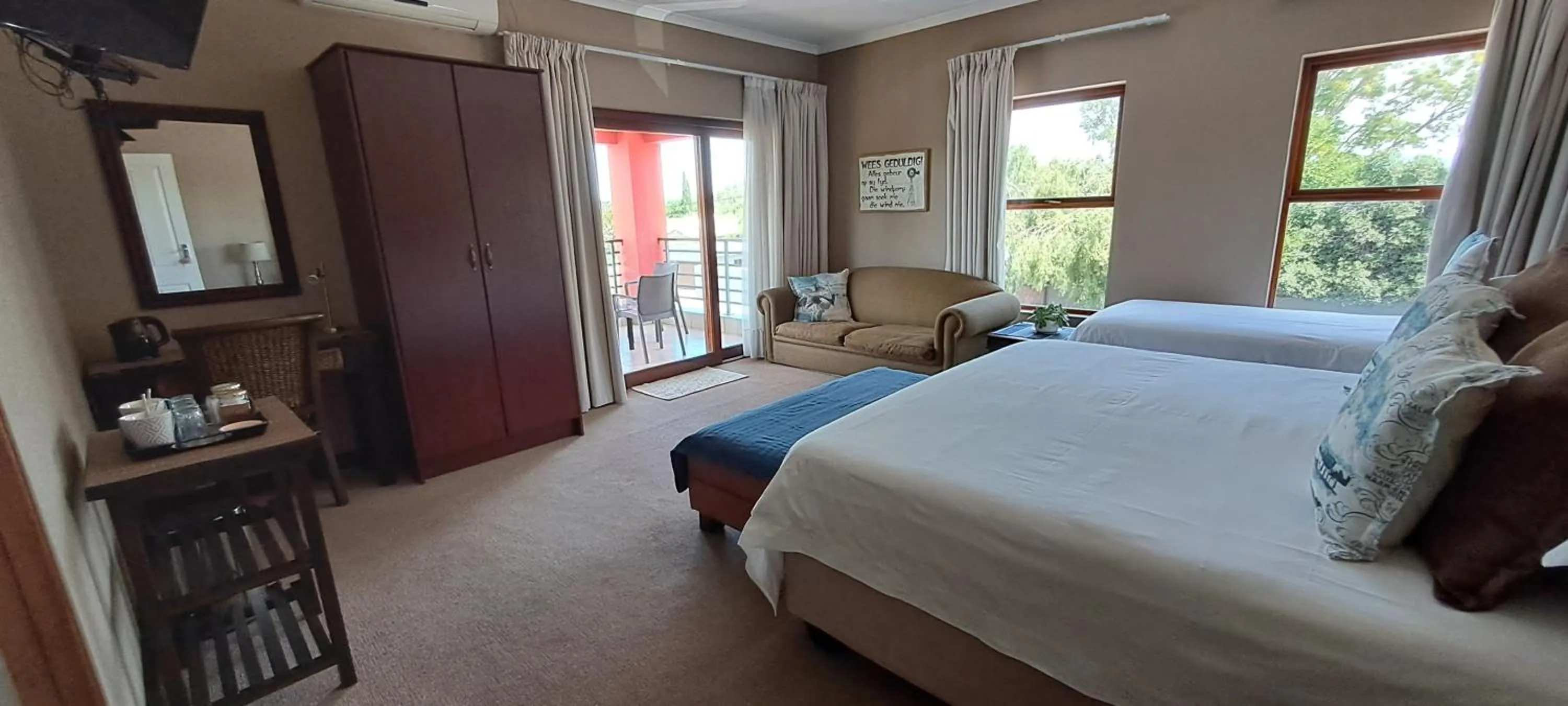 Bed in Karoo Sun Guest House