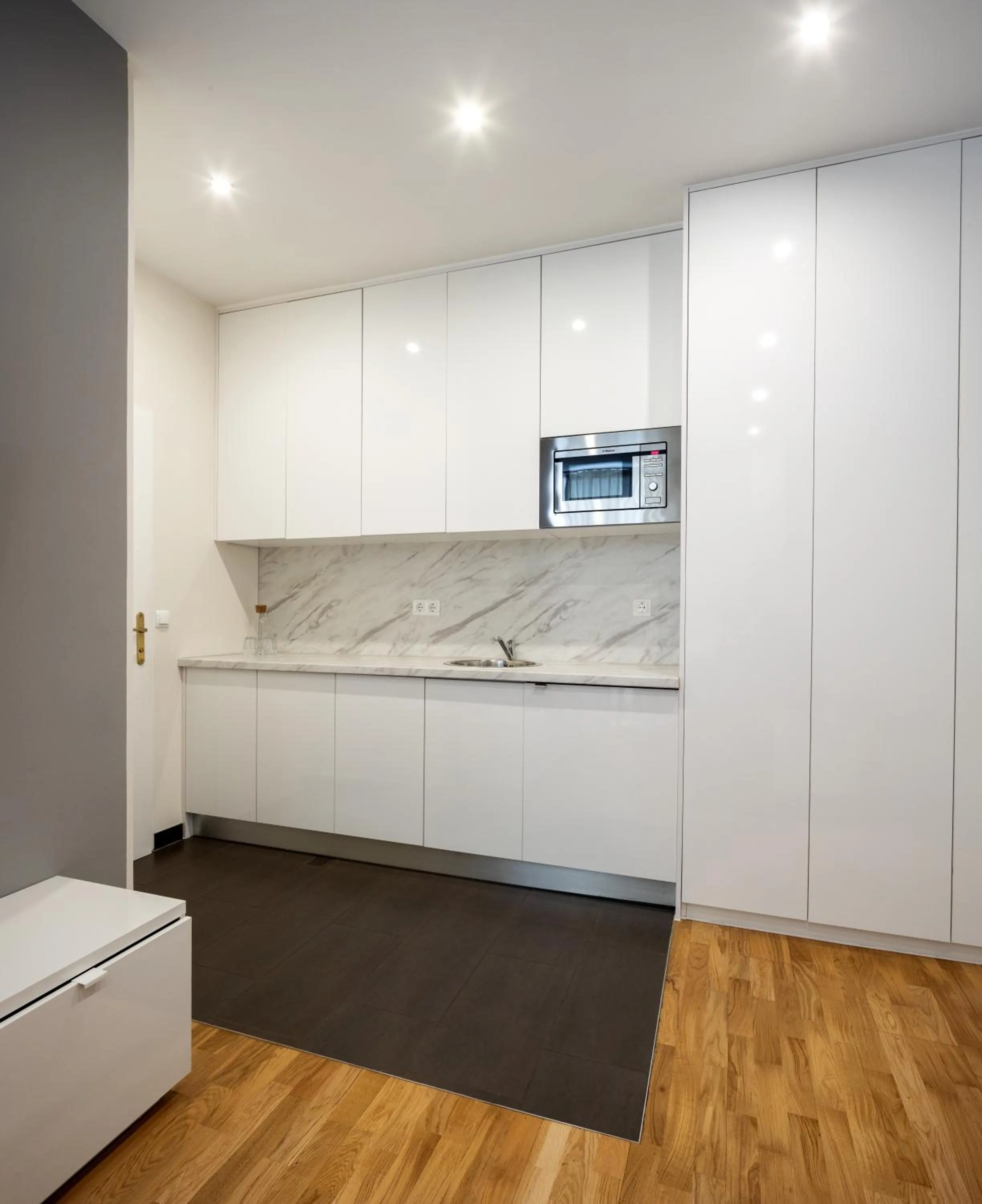 Kitchen or kitchenette in The Levante Rathaus Apartments