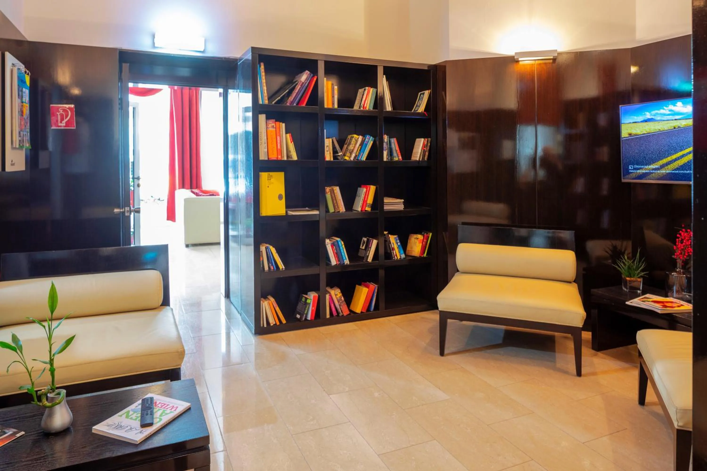 Library in The Levante Rathaus Apartments