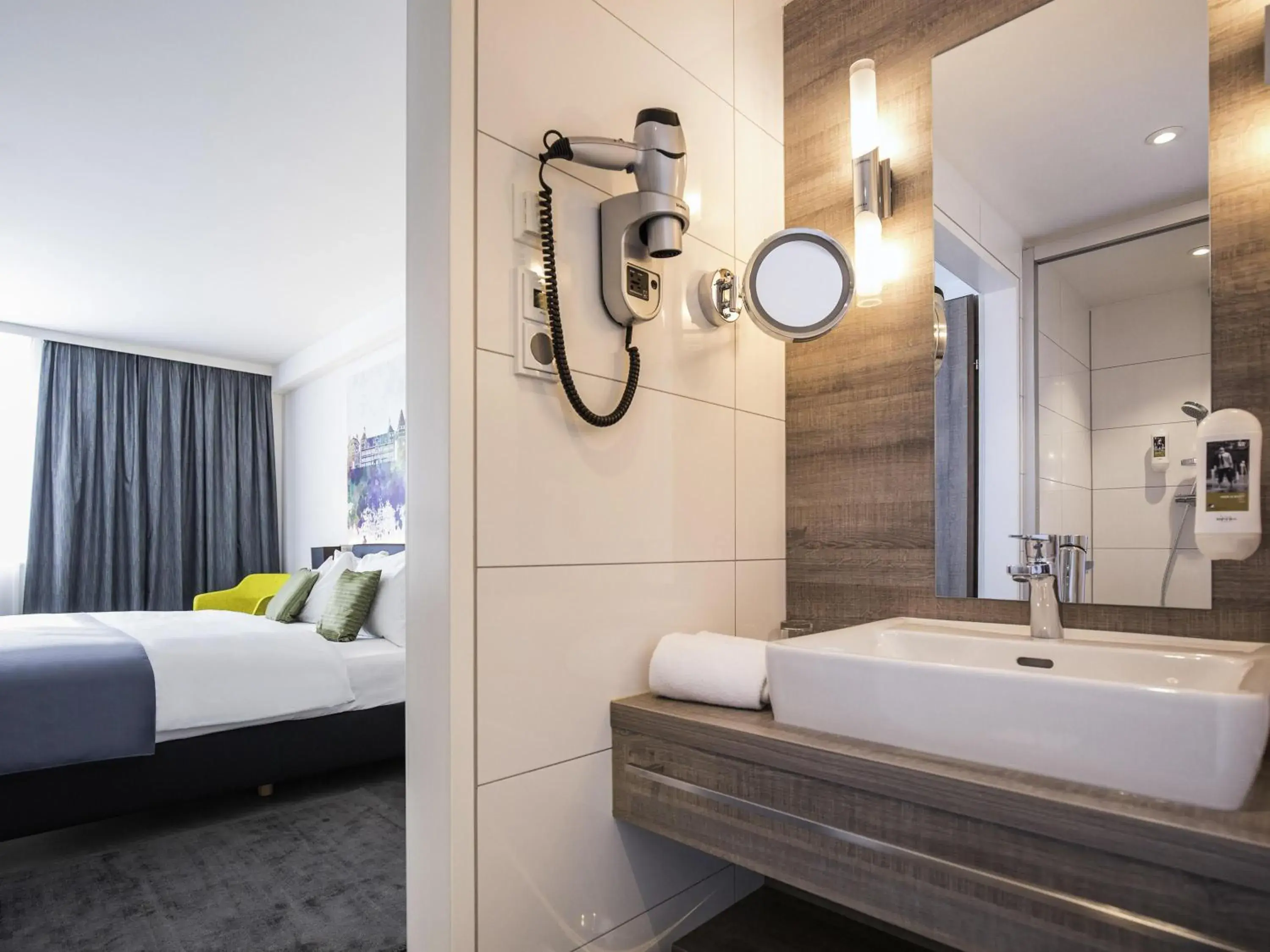 Bedroom, Bed in Hotel Mercure Graz City Bedroom, Bed in Hotel Mercure Graz City