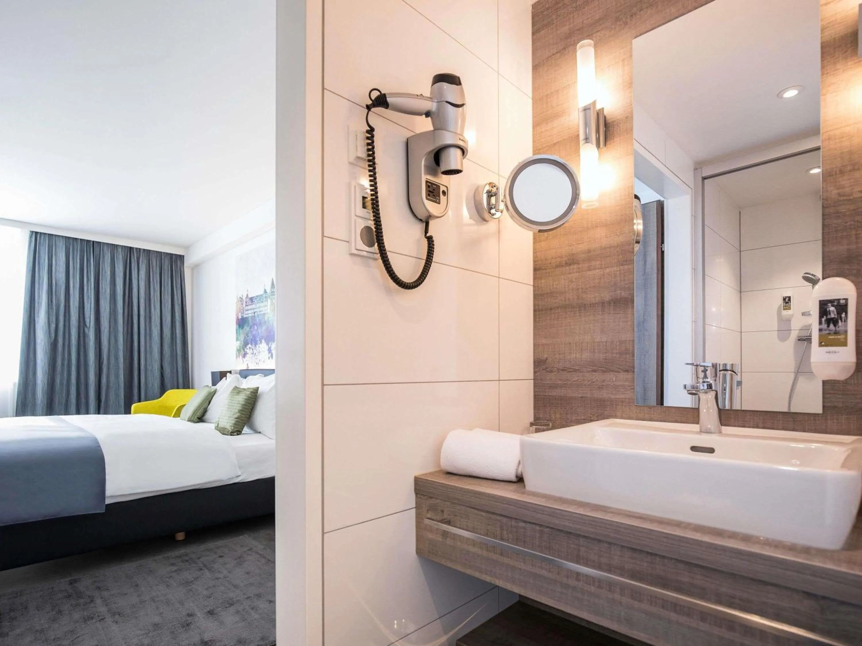 Bedroom, Bed in Hotel Mercure Graz City