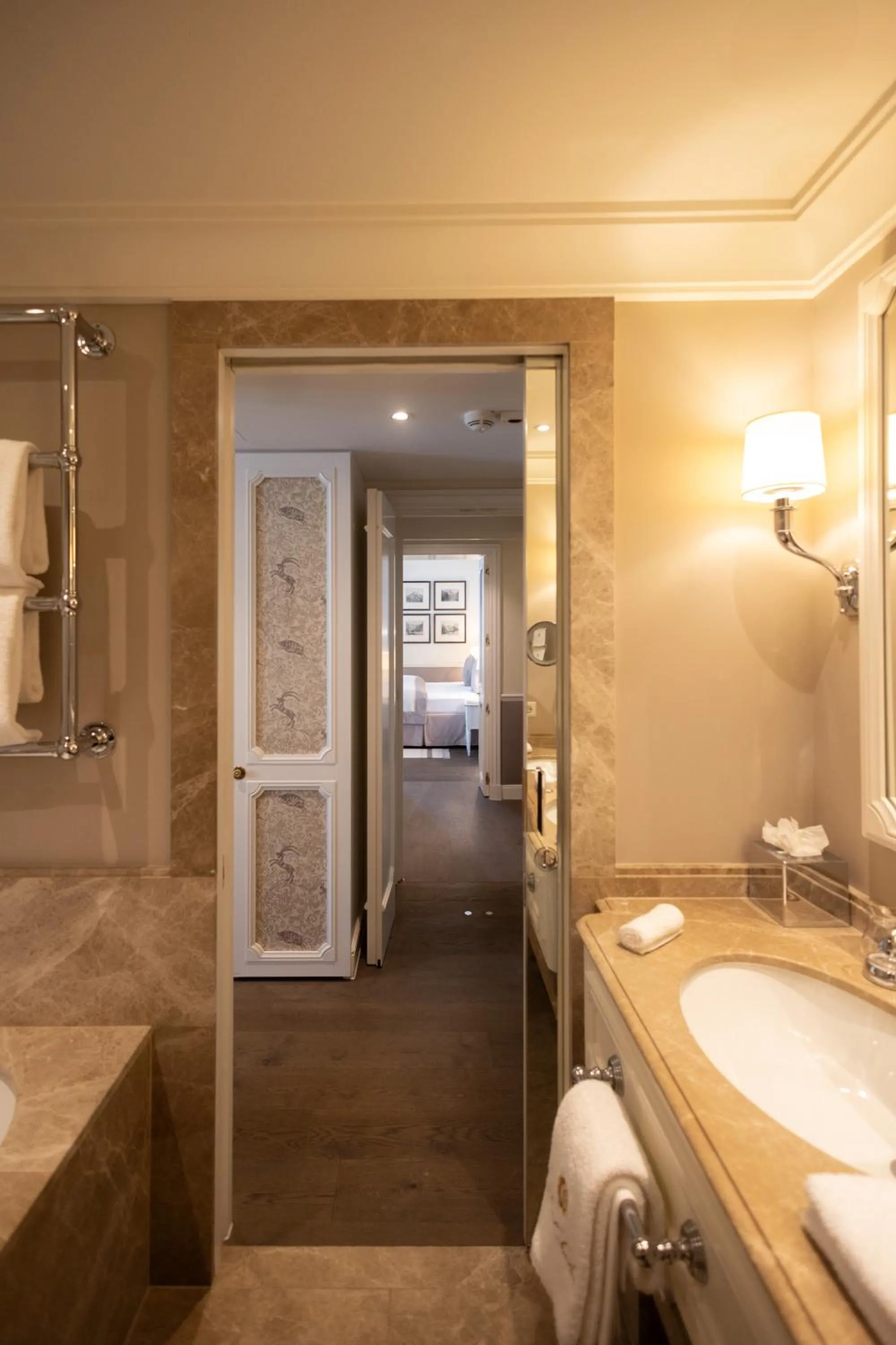 Bathroom, Bed in Hotel Sacher Salzburg