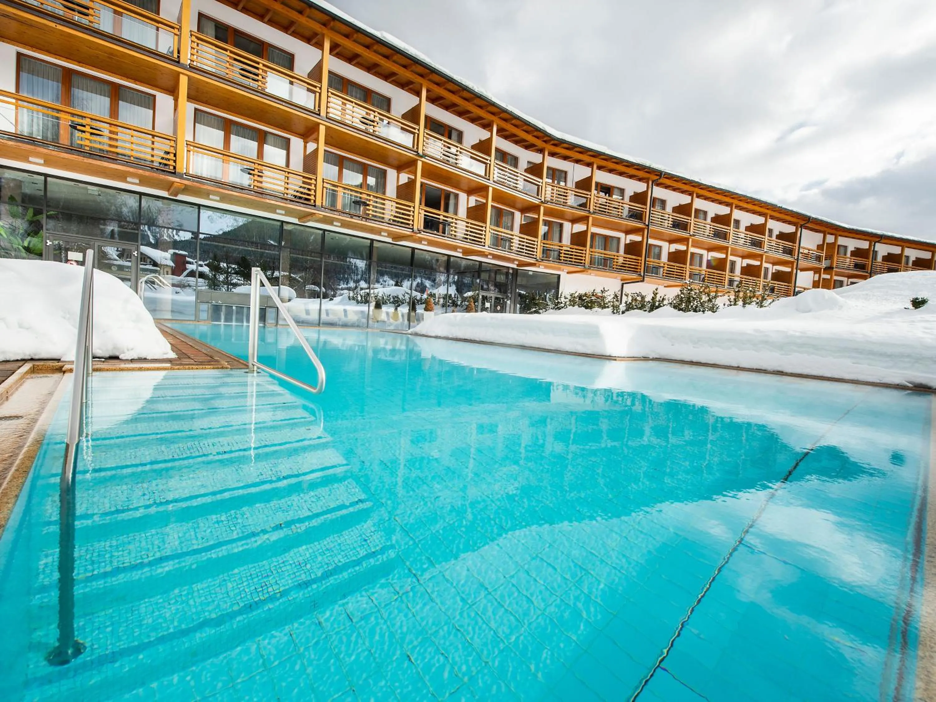 Swimming pool in aja Fürstenhaus am Achensee
