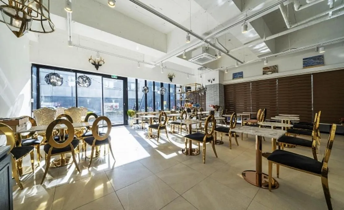 Restaurant/places to eat in KNox Hotel