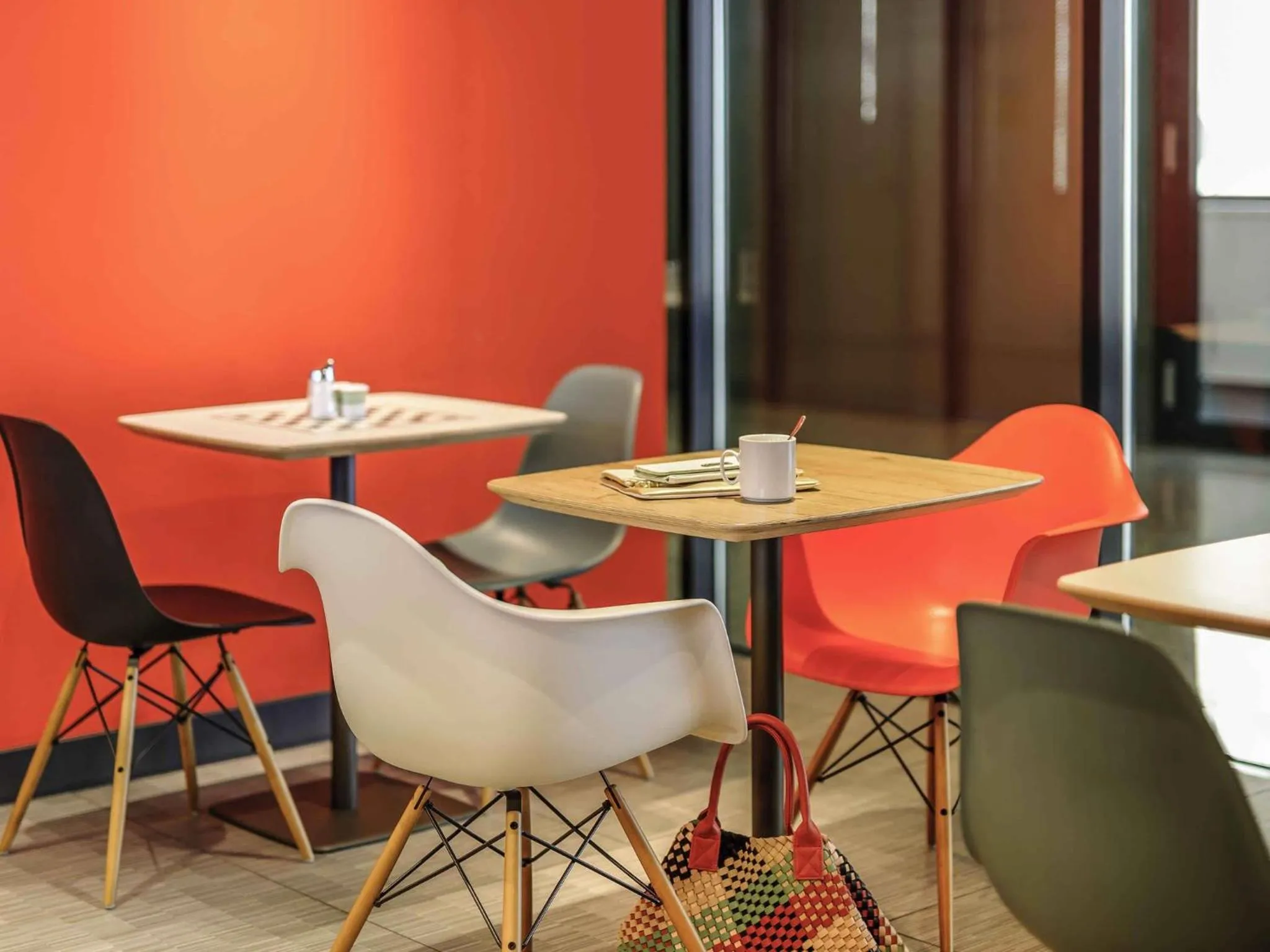 Lounge or bar in ibis Innsbruck