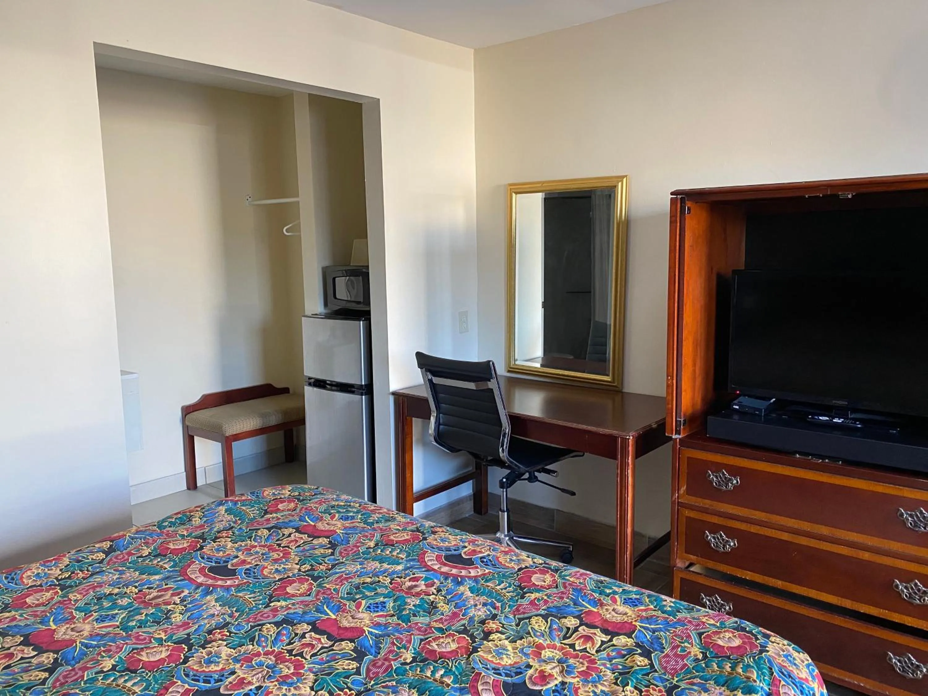 TV and multimedia, Bed in Relax Inn-Plaquemine