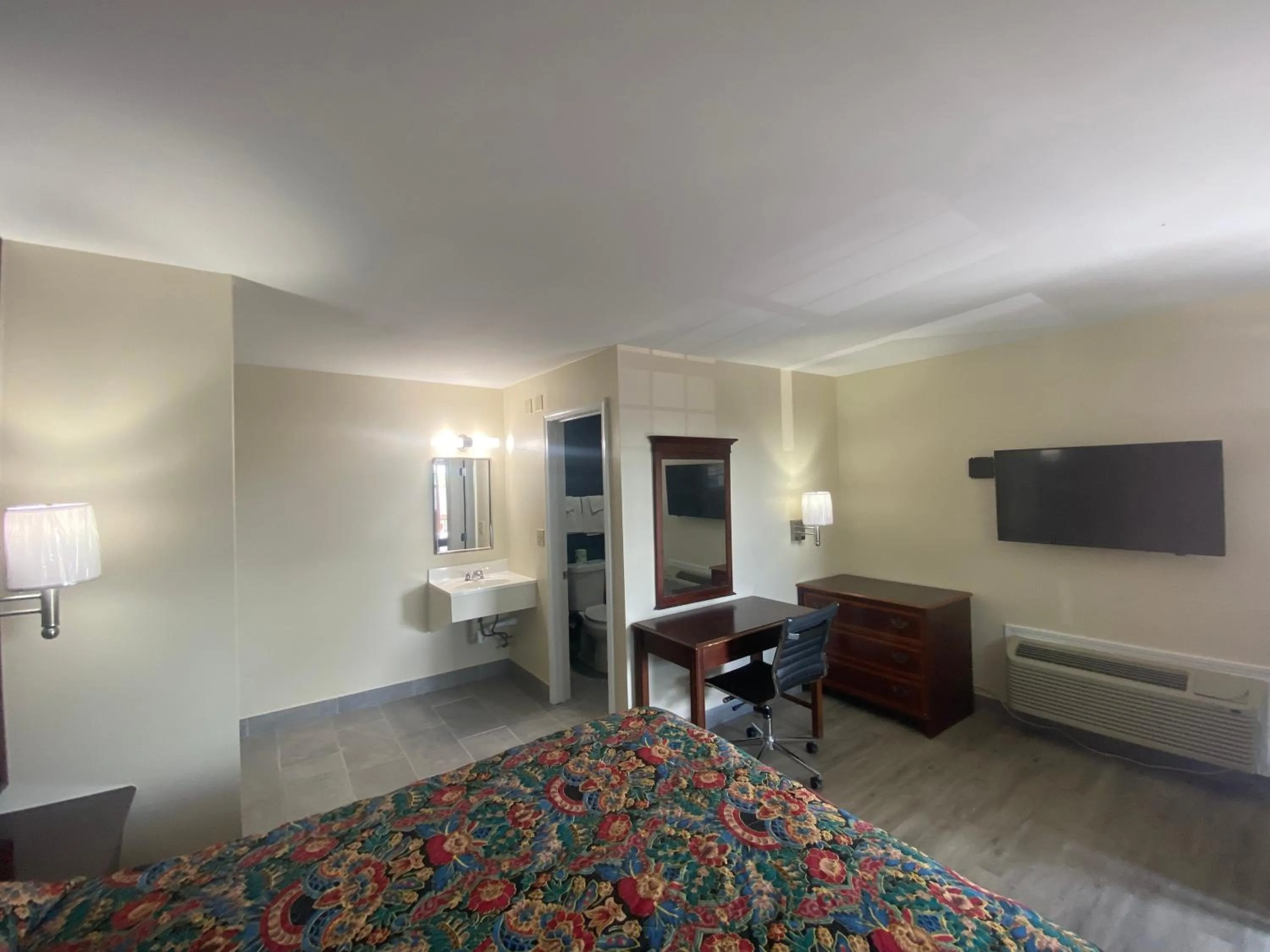 TV and multimedia, Bed in Relax Inn-Plaquemine