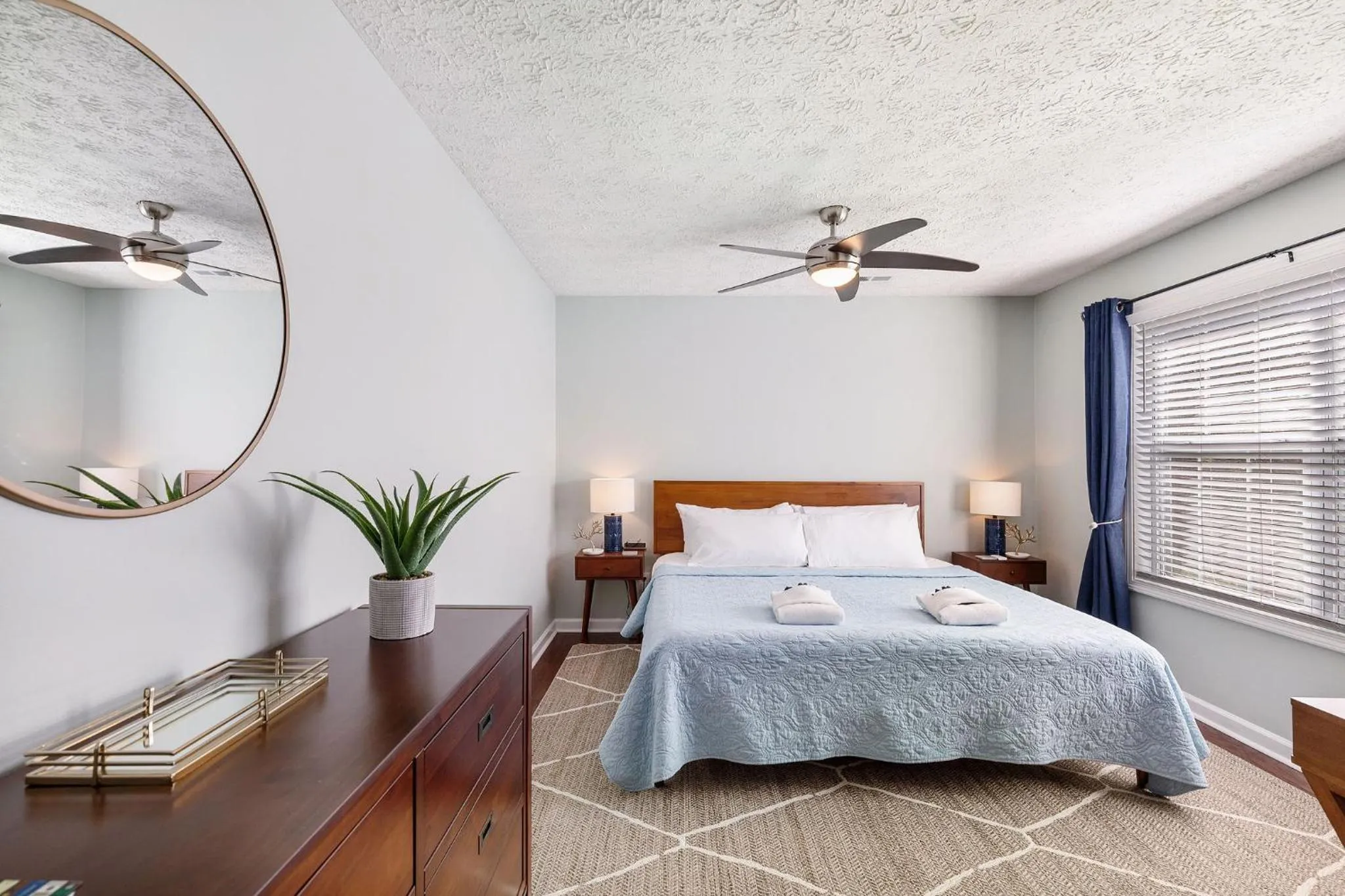 Bed in 2nd Block E Huron - Keep Palm - Adorable House Minutes from the Beach