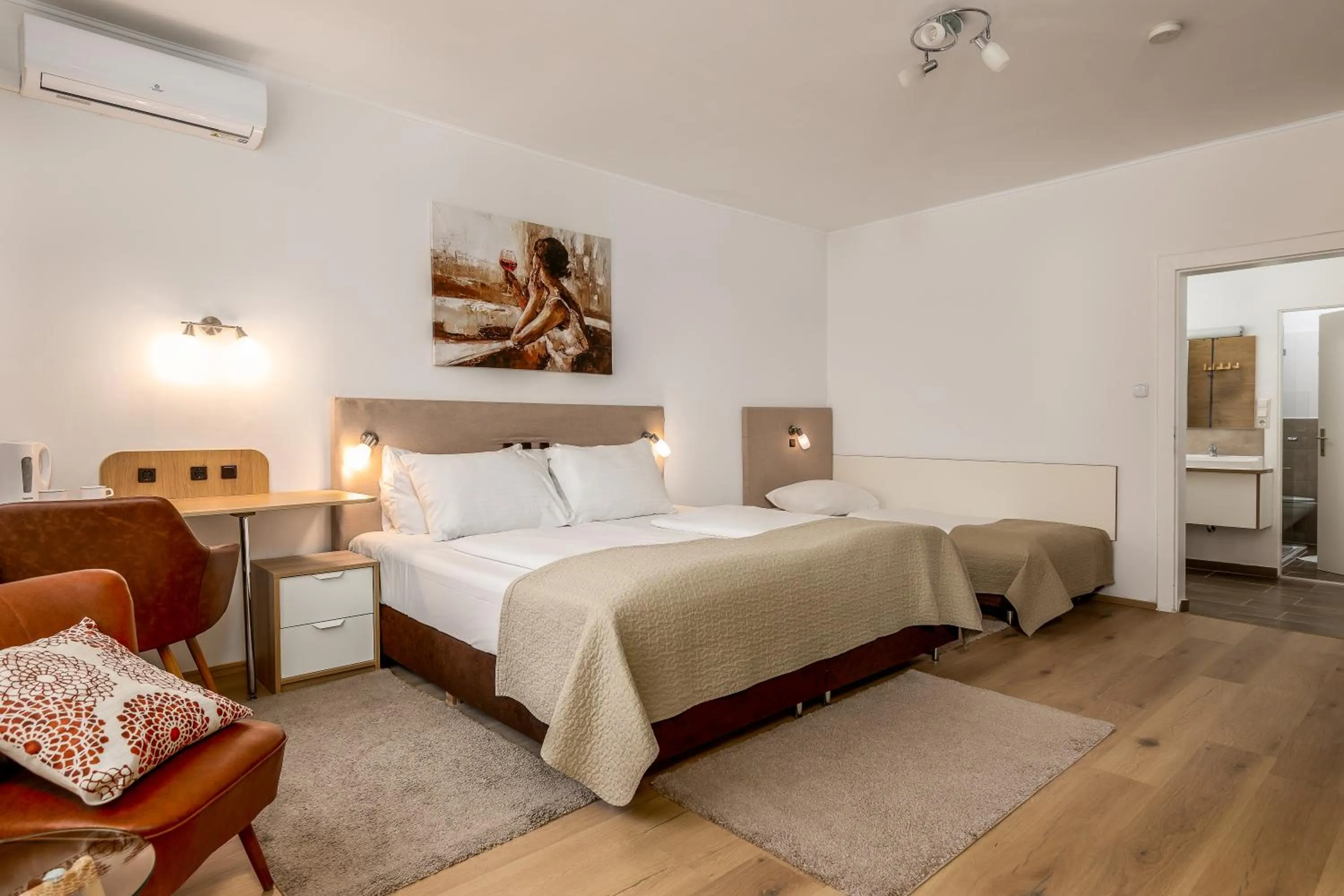 Bed in Hotel Zentral