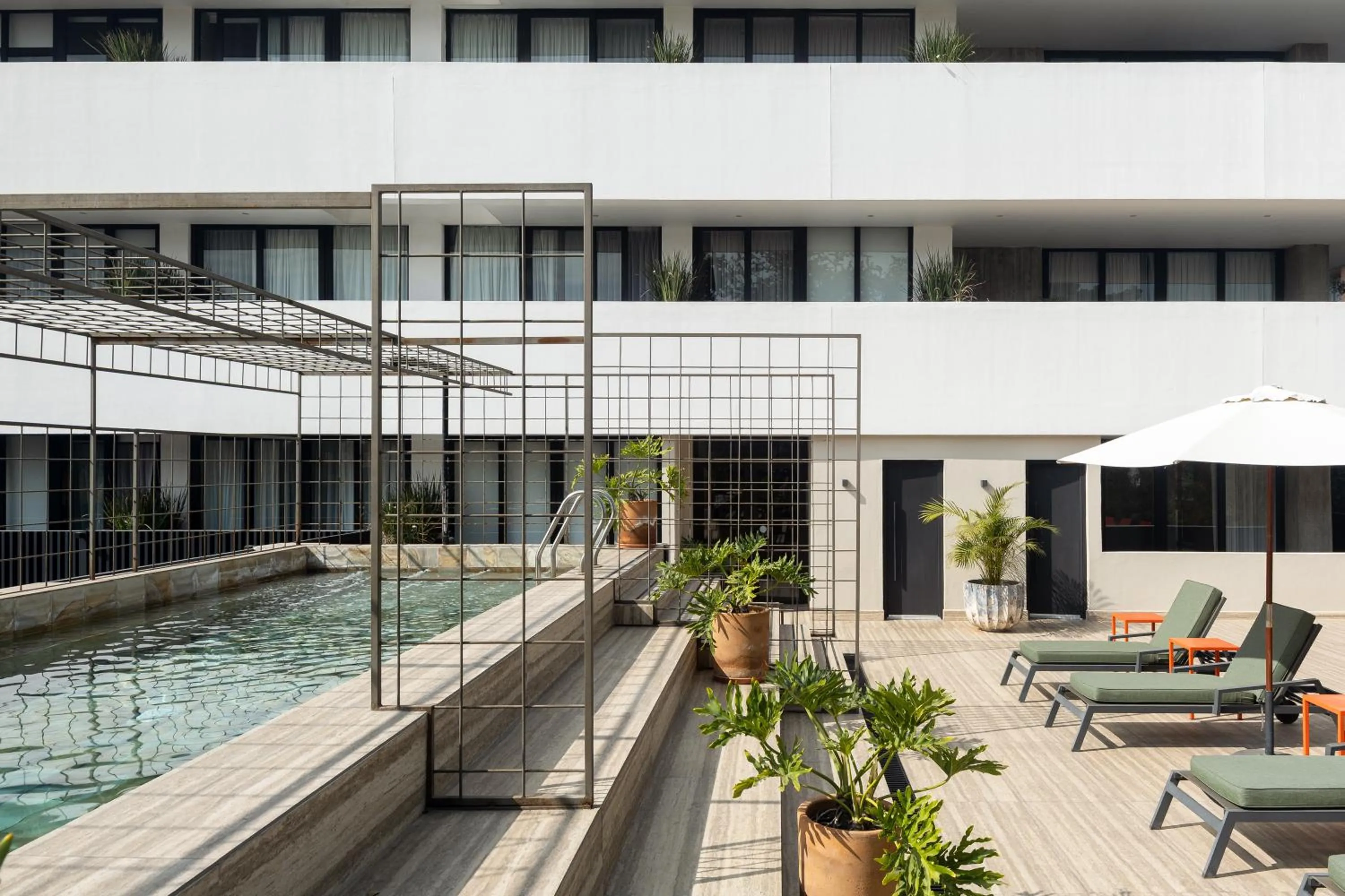 Swimming pool in Bellwort Hotel