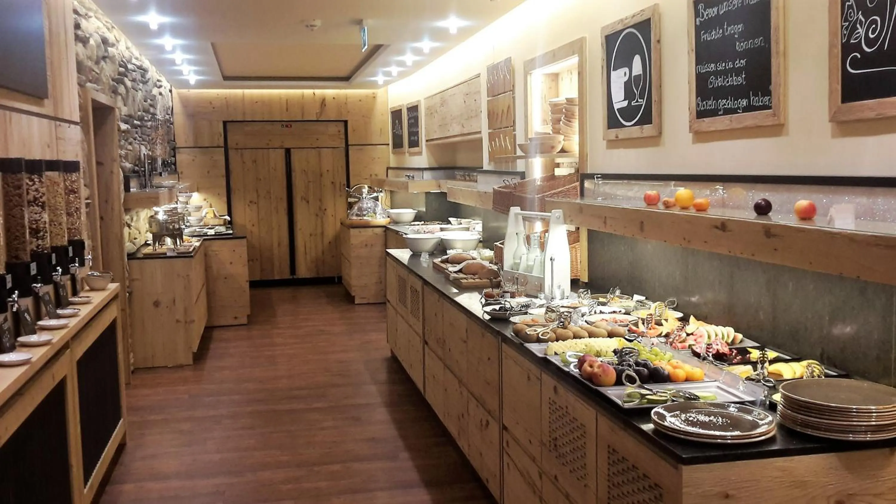 Buffet breakfast in Alpenhotel Speckbacher Hof