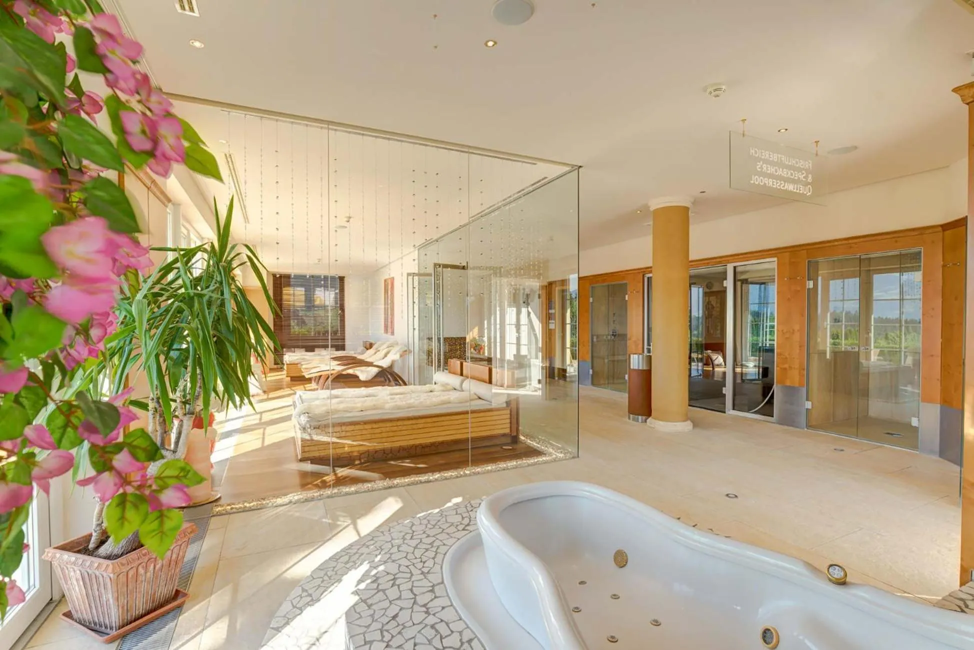 Hot Tub in Alpenhotel Speckbacher Hof