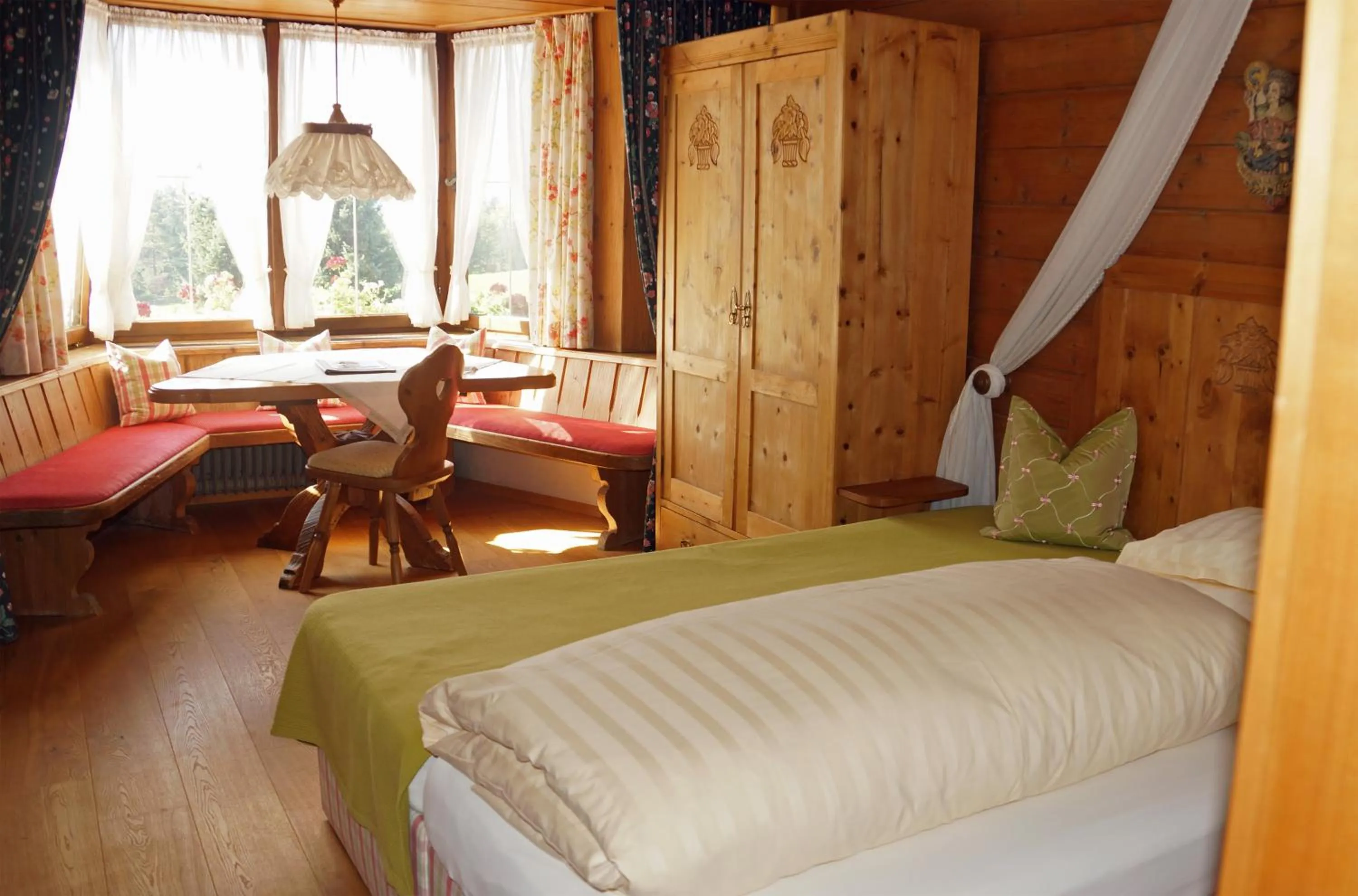 Bedroom, Bed in Alpenhotel Speckbacher Hof