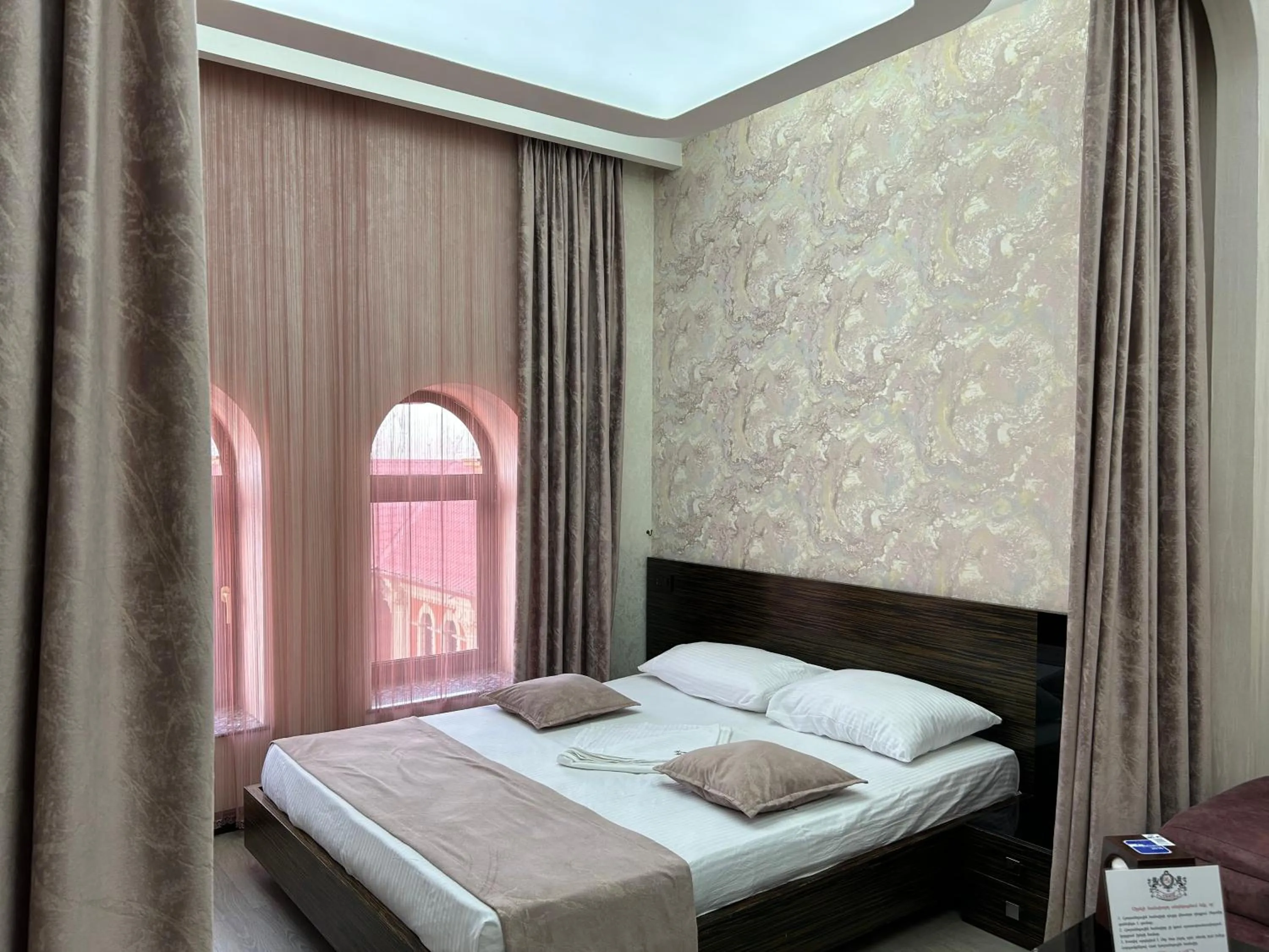 Bed in Hotel Roma & Tours