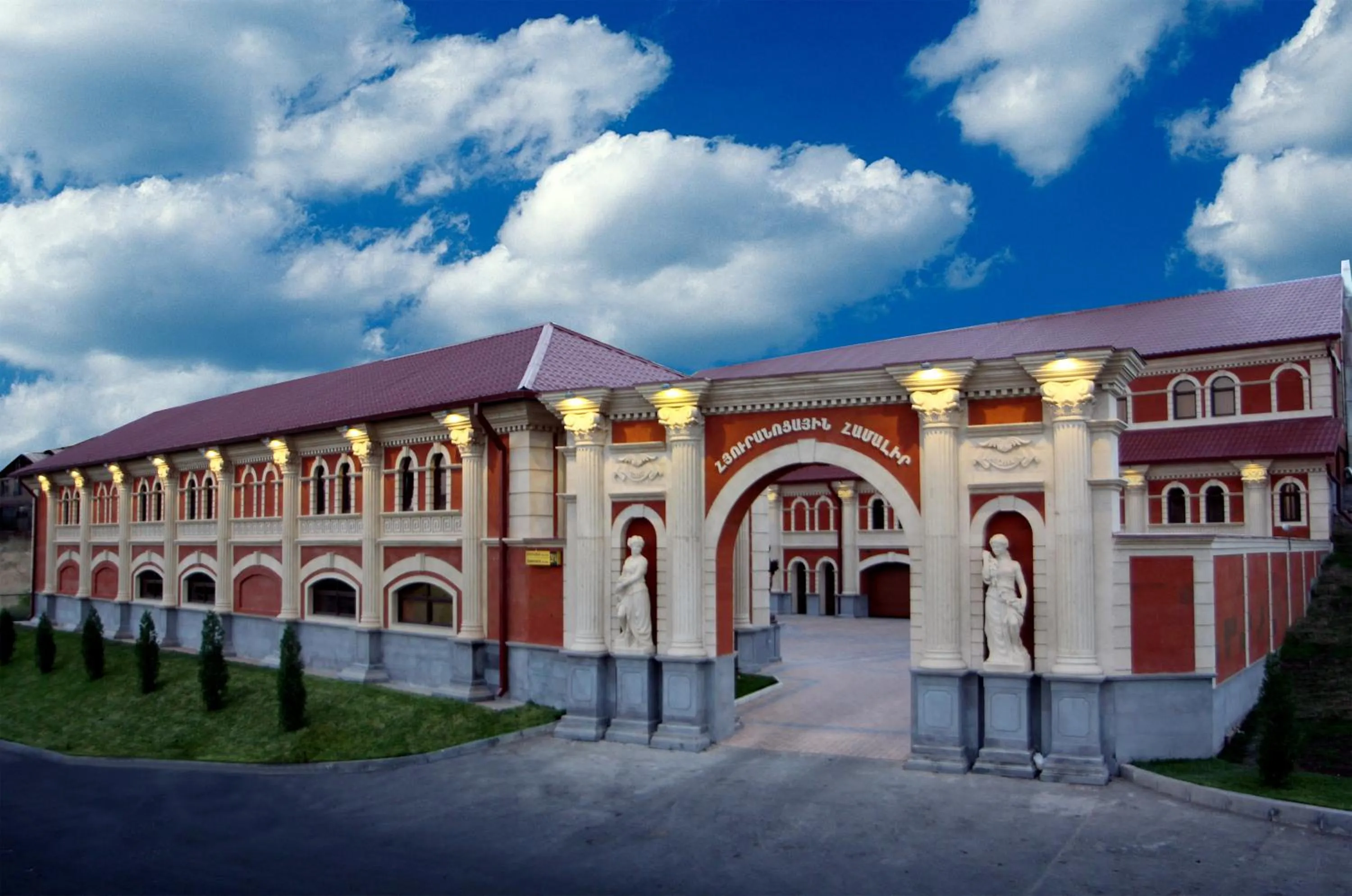 Property building in Hotel Roma & Tours