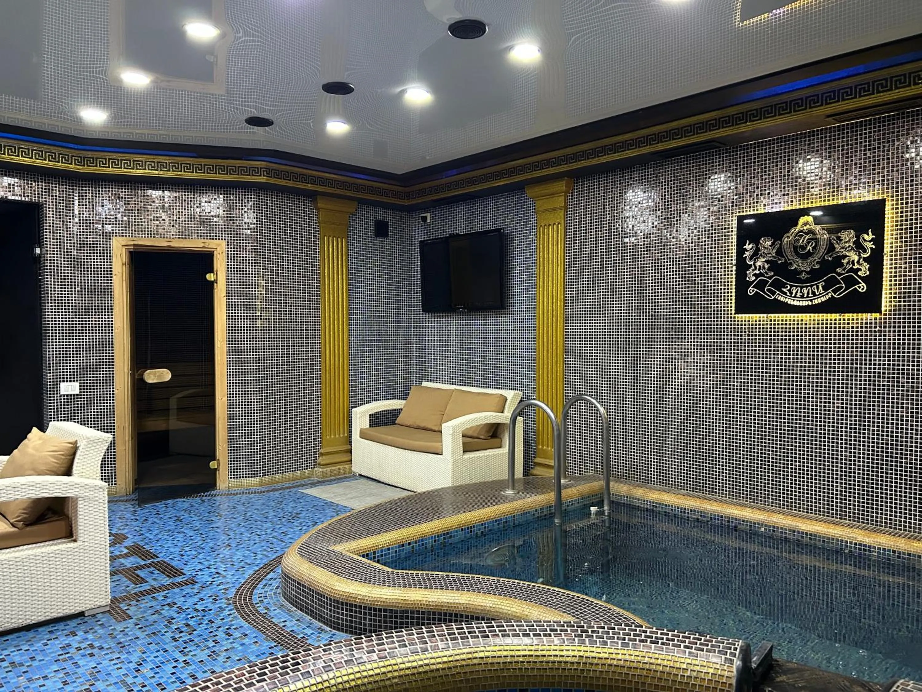 Pool view in Hotel Roma & Tours