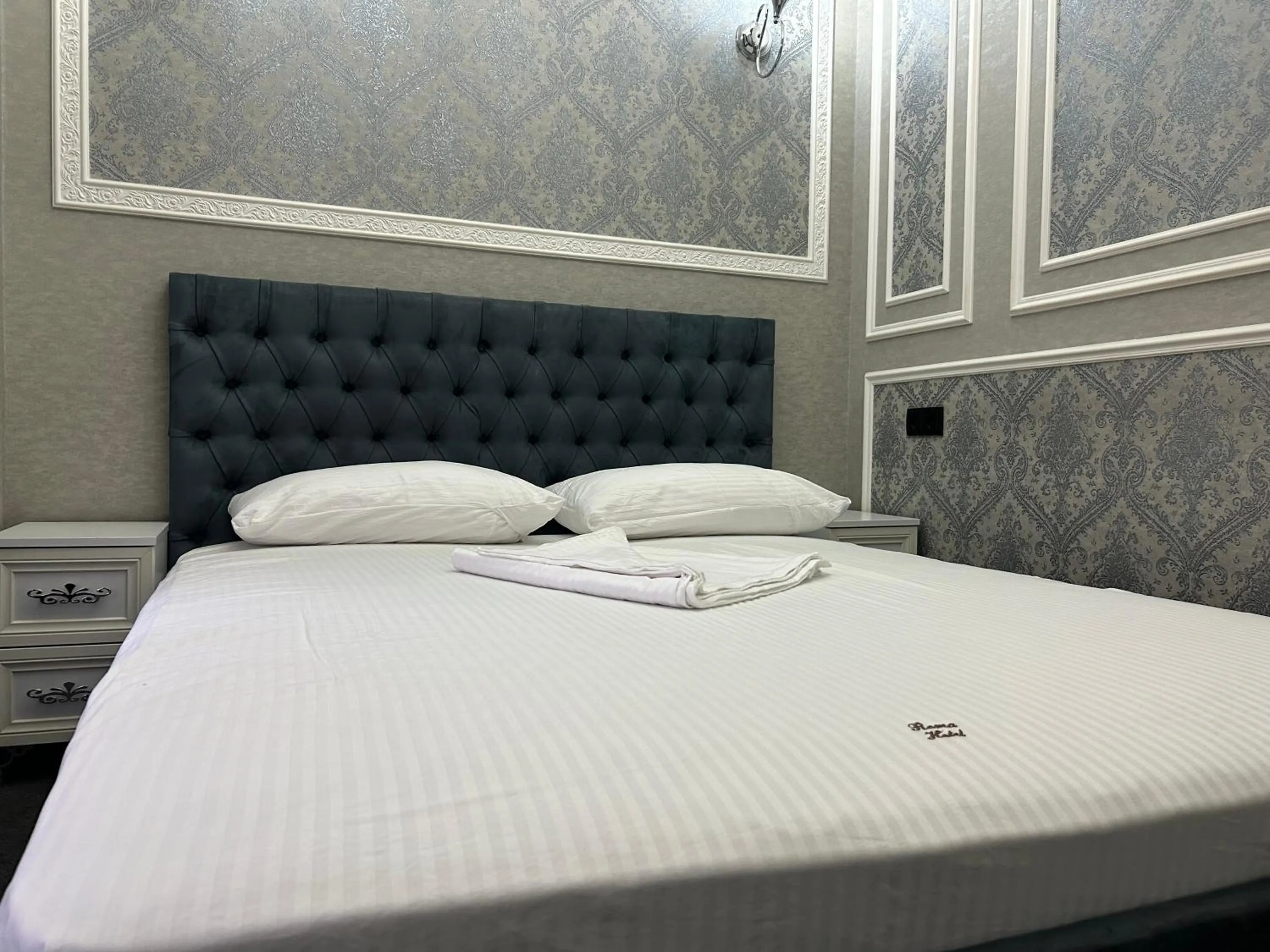 Bed in Hotel Roma & Tours