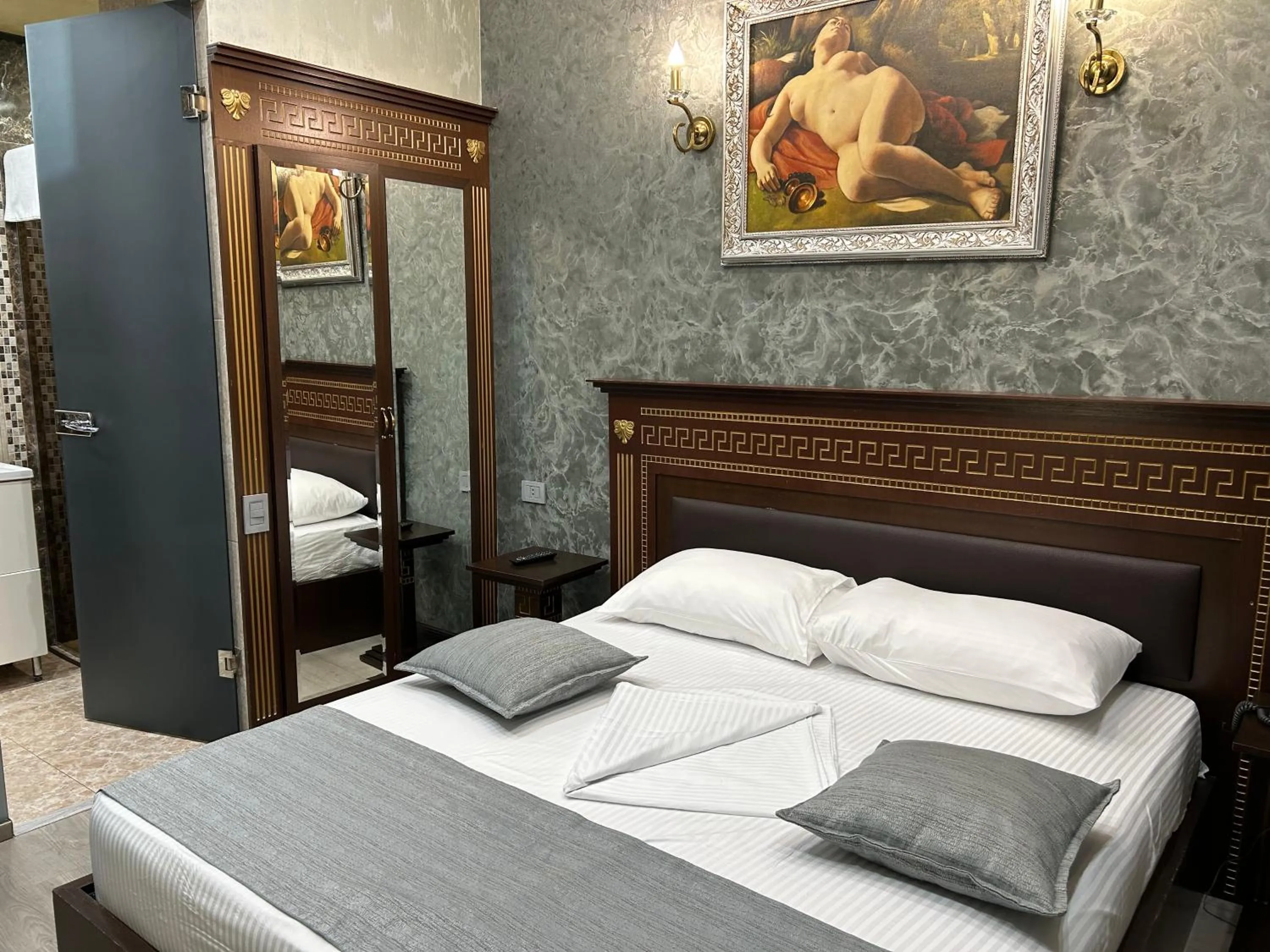 Bed in Hotel Roma & Tours