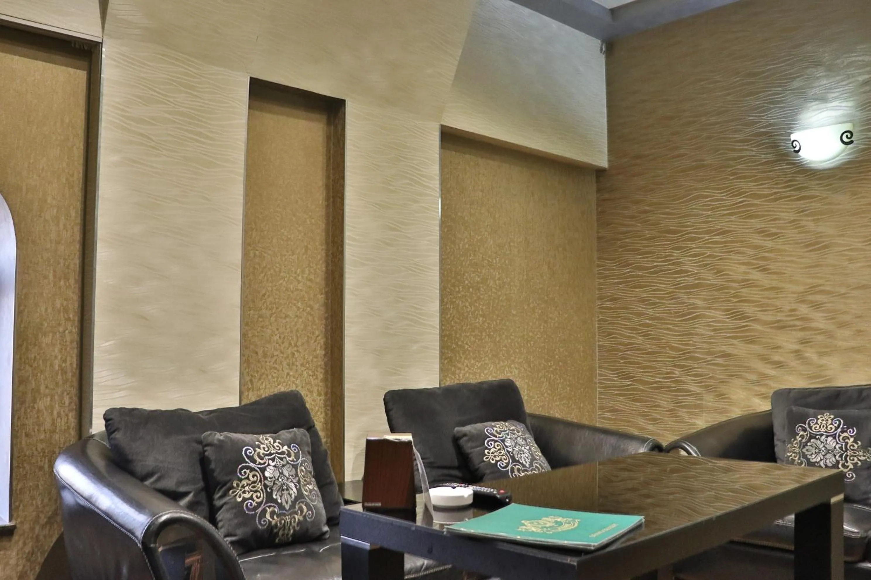 Family Room with Parking in Hotel Roma & Tours