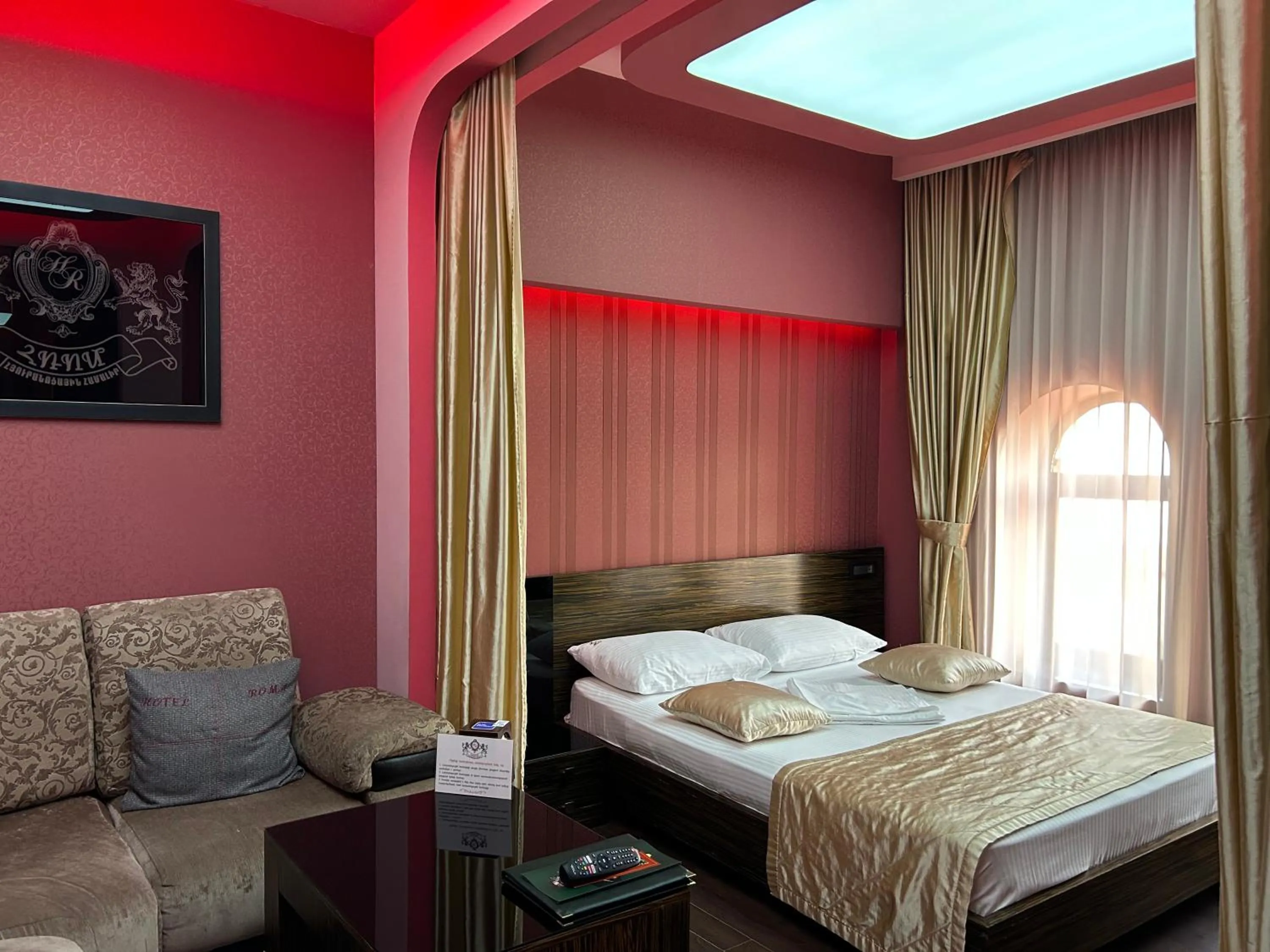 Bed in Hotel Roma & Tours