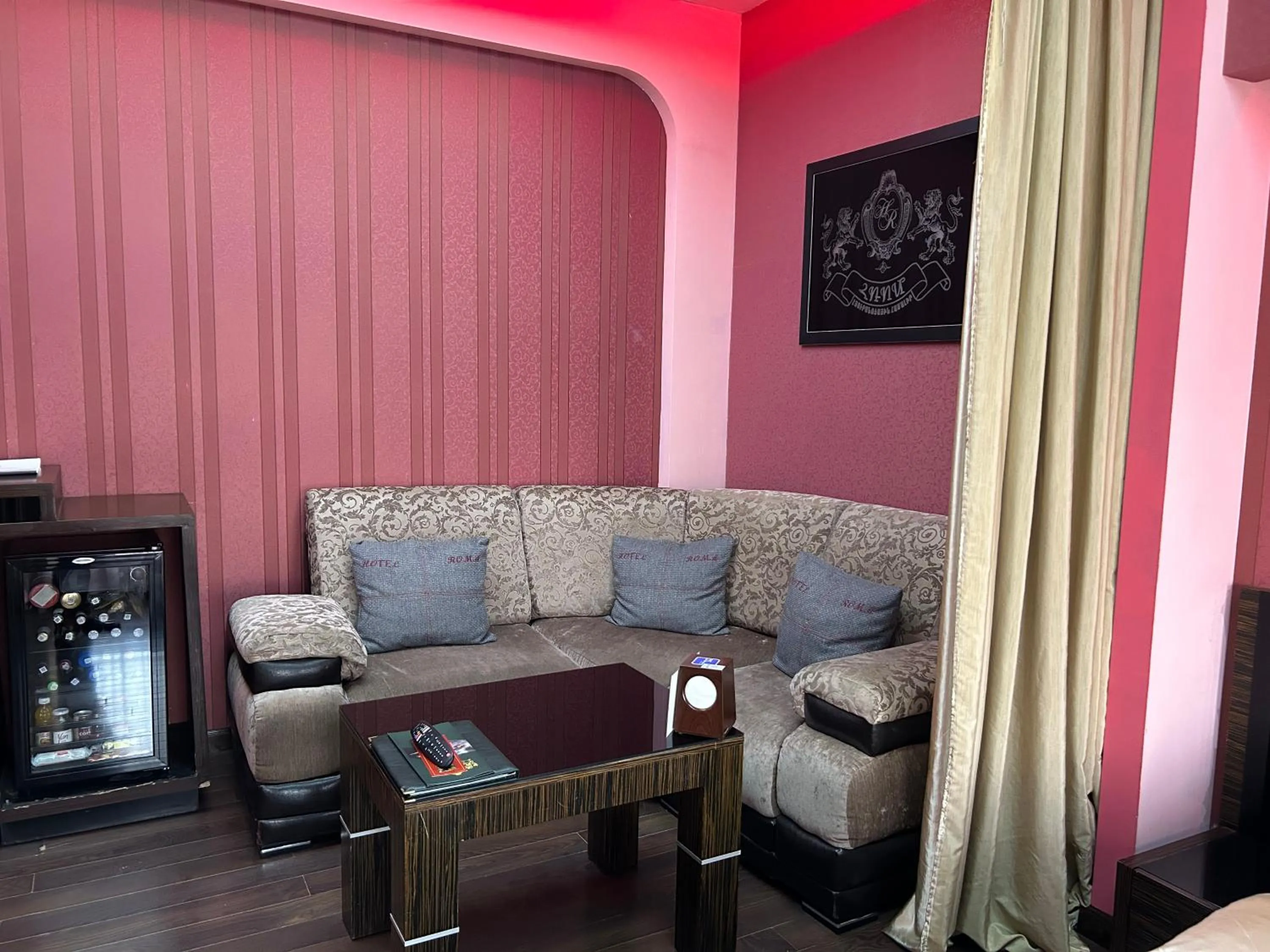 Seating area in Hotel Roma & Tours